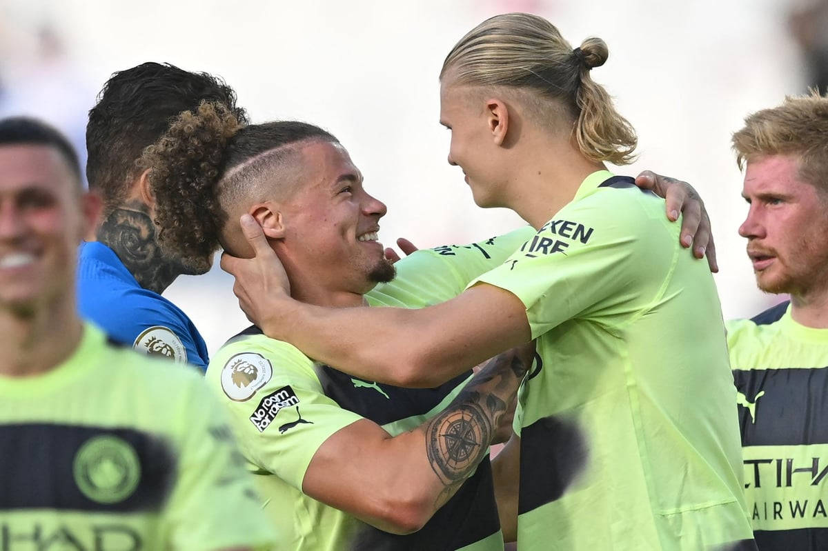 Kalvin Phillips, neon green jerseys, bright sunny pitch, SD Desktop Wallpaper