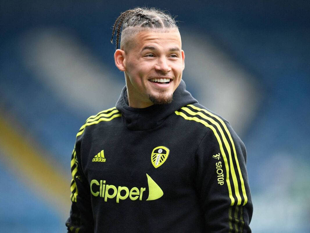 Kalvin Phillips, Clipper outfit, black and yellow training hoodie, SD Desktop Wallpaper