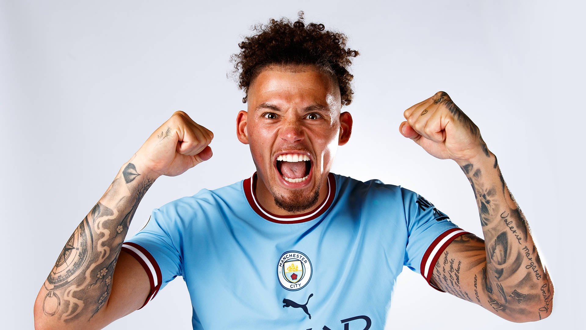 Kalvin Phillips, light blue Manchester City jersey, roars with both fists raised, Full HD Desktop Wallpaper