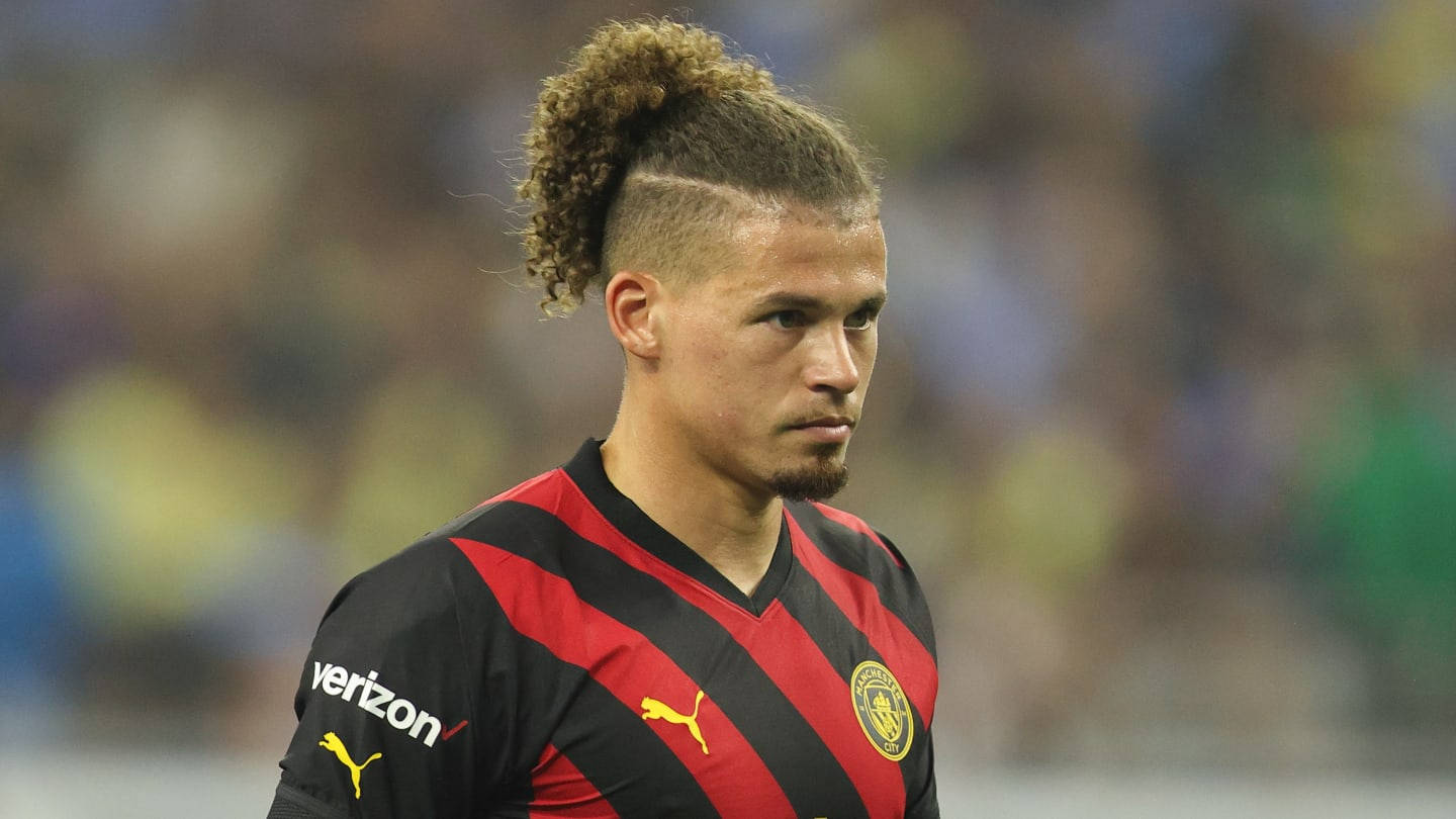 Kalvin Phillips, preseason tour, black and red striped jersey, HD Desktop Wallpaper