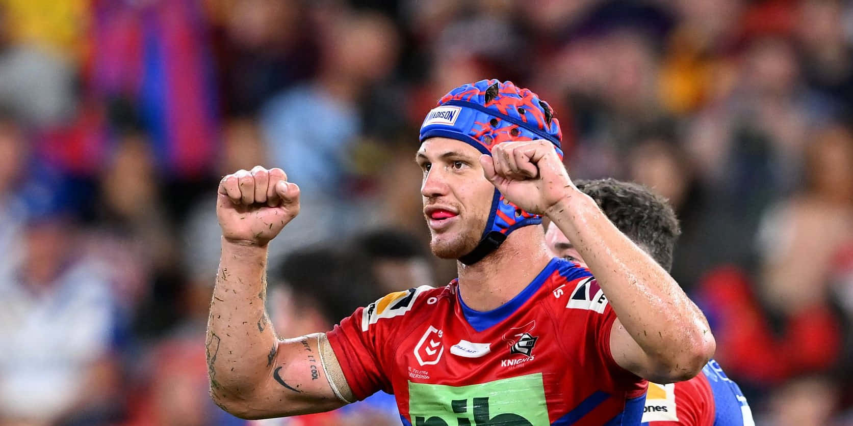 Kalyn Ponga, red and blue gear, packed stadium field, HD Desktop Wallpaper