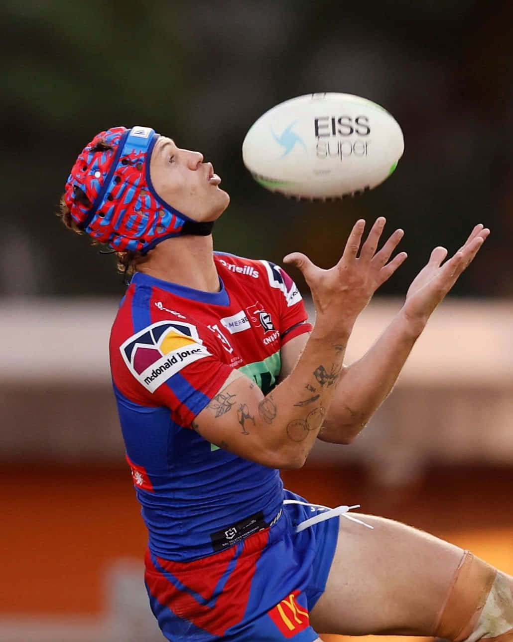 Kalyn Ponga, red and blue gear, white EISS Super ball, HD Phone Wallpaper