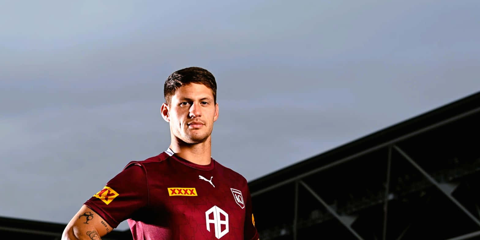 Kalyn Ponga, maroon jersey, stadium roof, HD Desktop Wallpaper