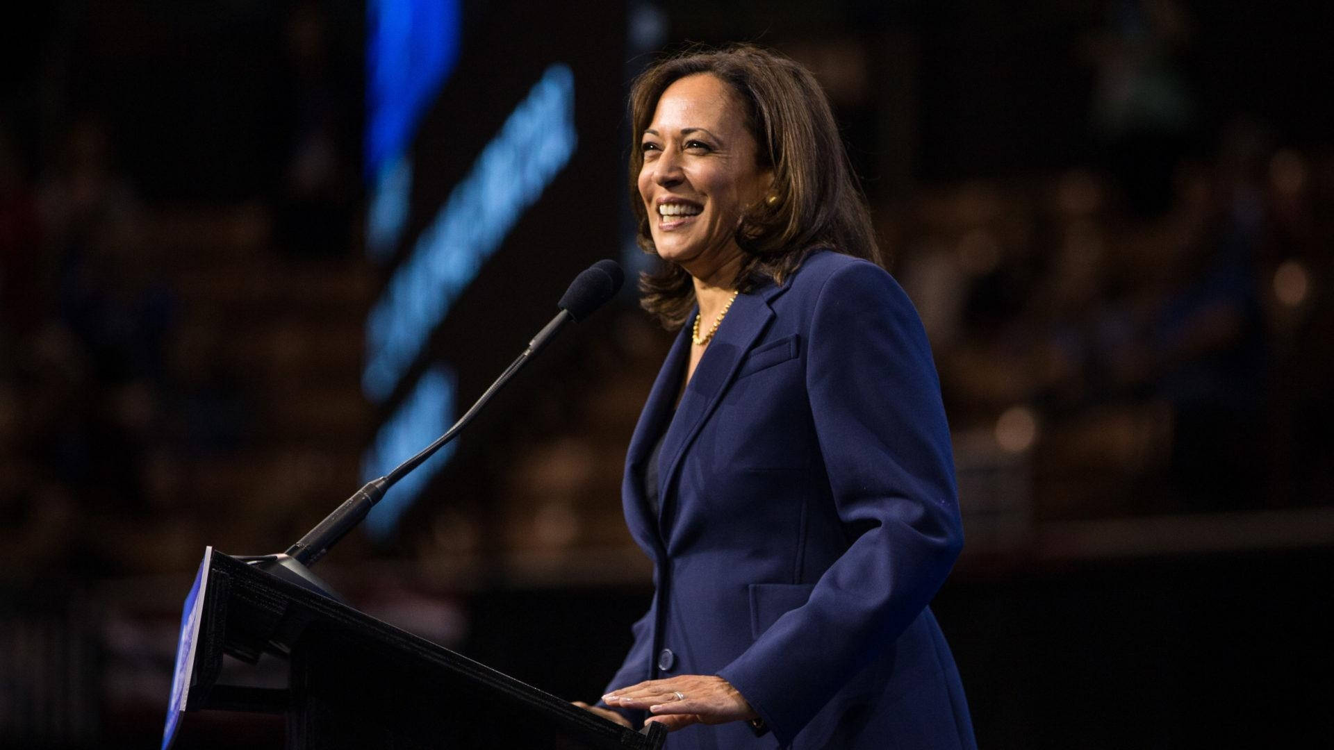 Kamala Harris, smile, onstage, Full HD Desktop Wallpaper