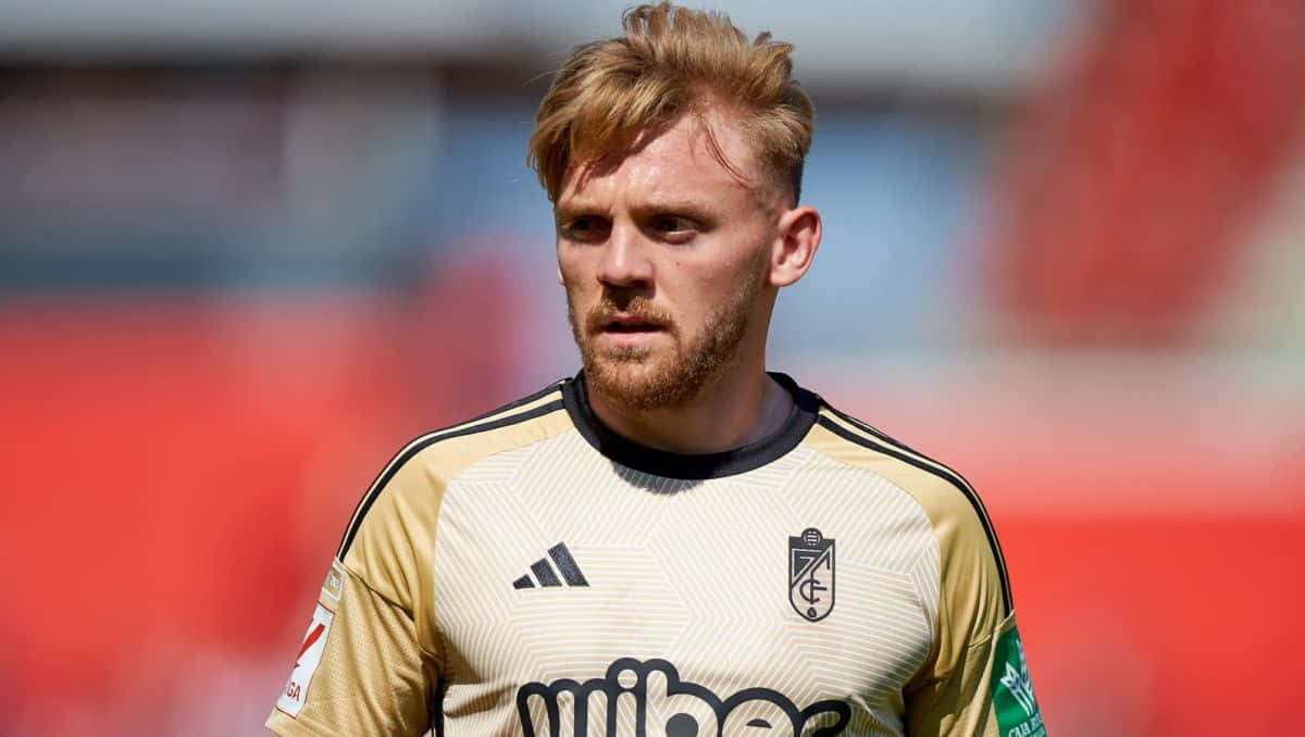 Kamil Jozwiak, soccer goalkeeper, reddish hair, SD Desktop Wallpaper