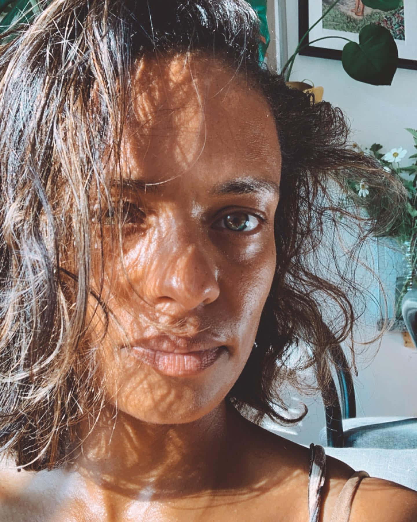 Kandyse McClure, sunlit skin, tousled hair, HD Phone Wallpaper