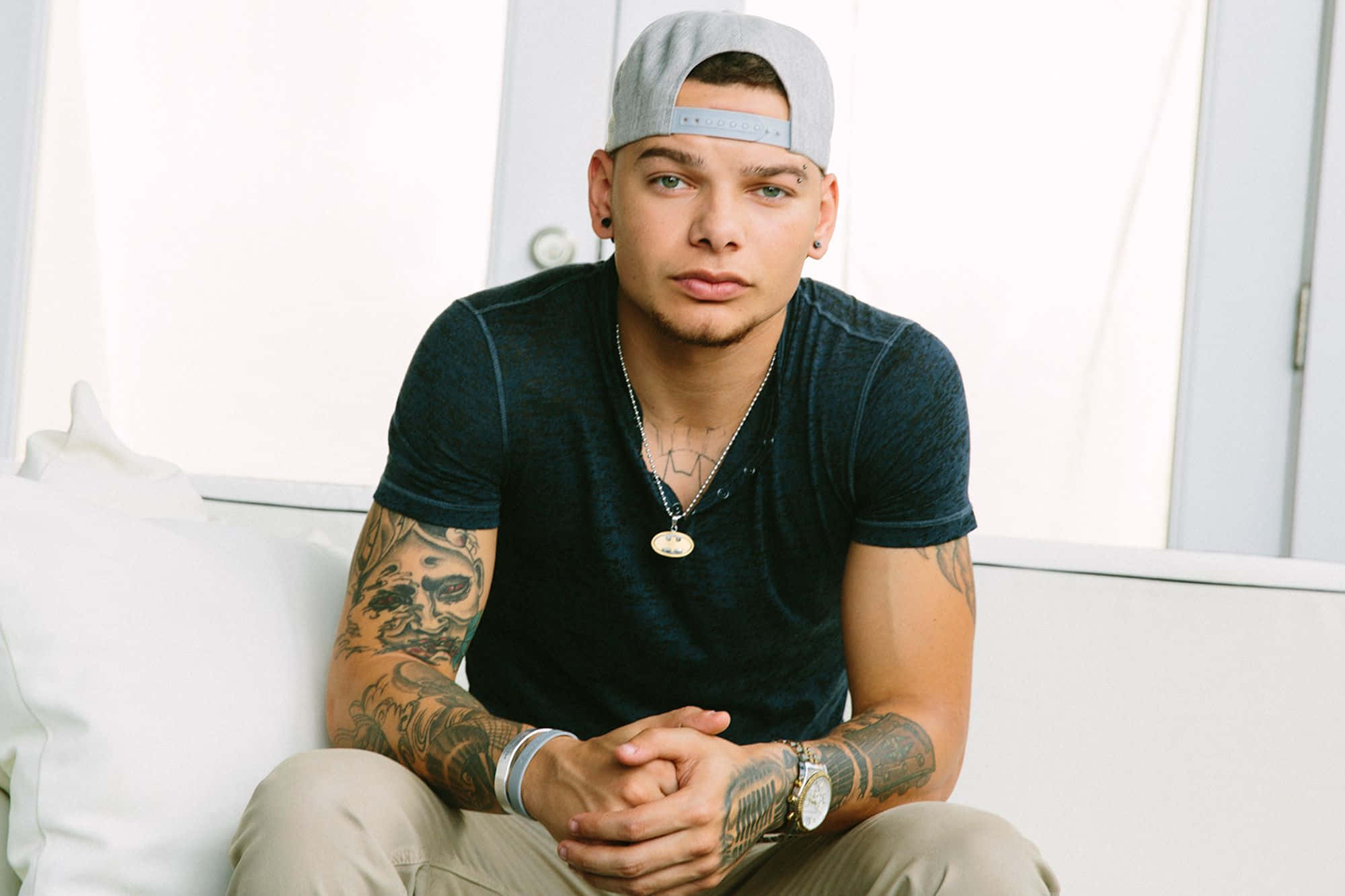 Kane Brown, white aesthetic room, white couch, Full HD Desktop Wallpaper