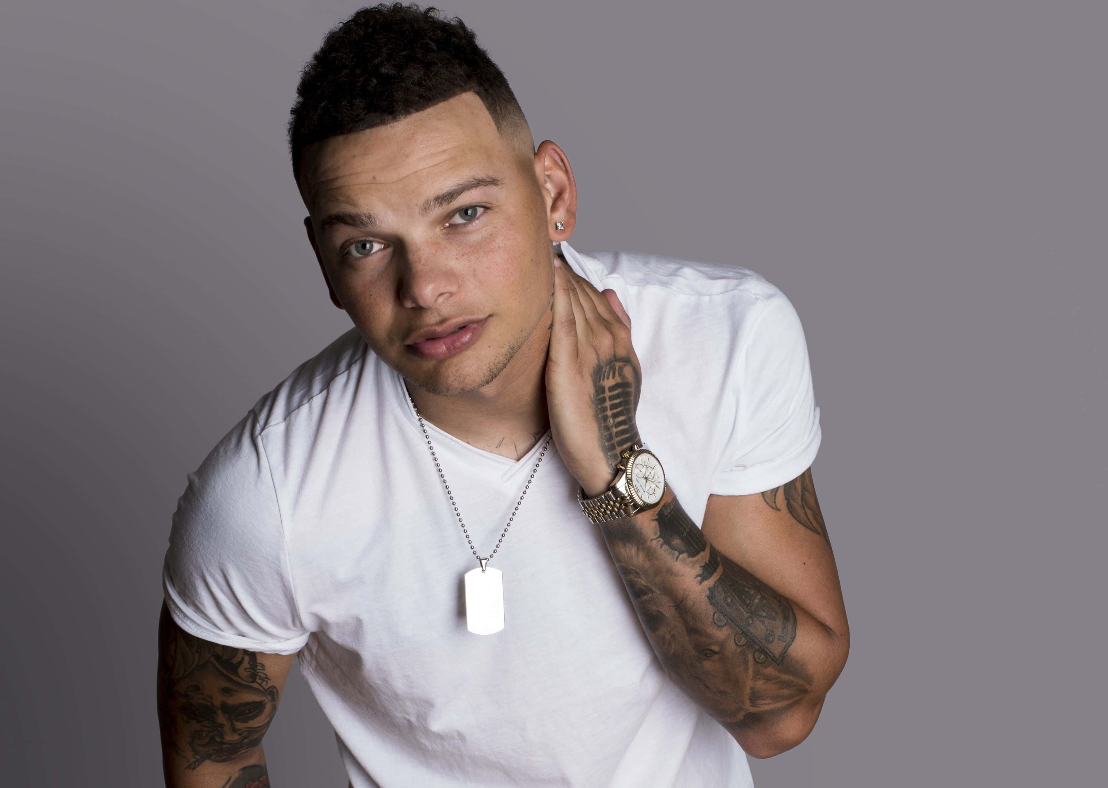 Kane Brown, gray background, tattoos, 4K Desktop Wallpaper