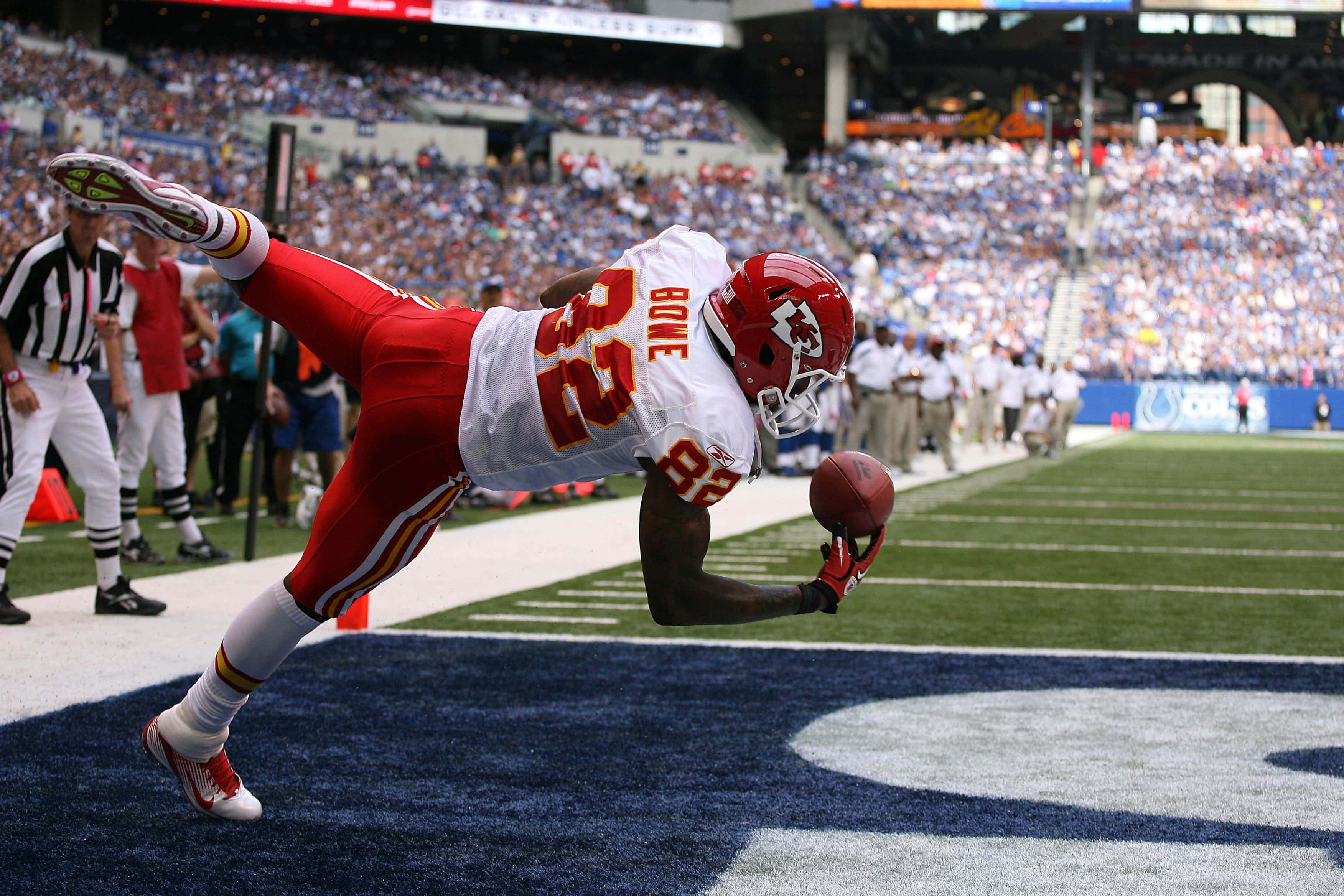 Kansas City Chiefs, 4K, red and white uniform, 2K Desktop Wallpaper