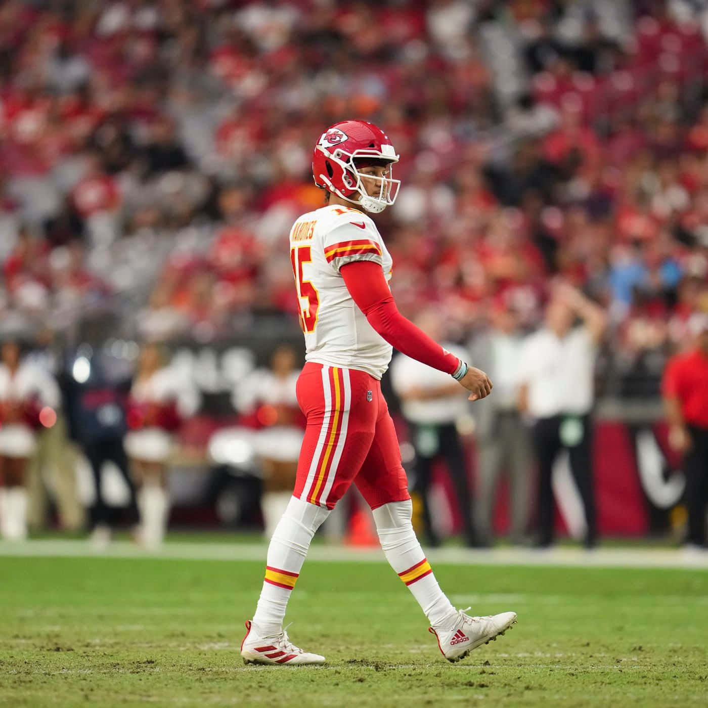 Kansas City Chiefs, red and white uniform, green field, HD Desktop Wallpaper