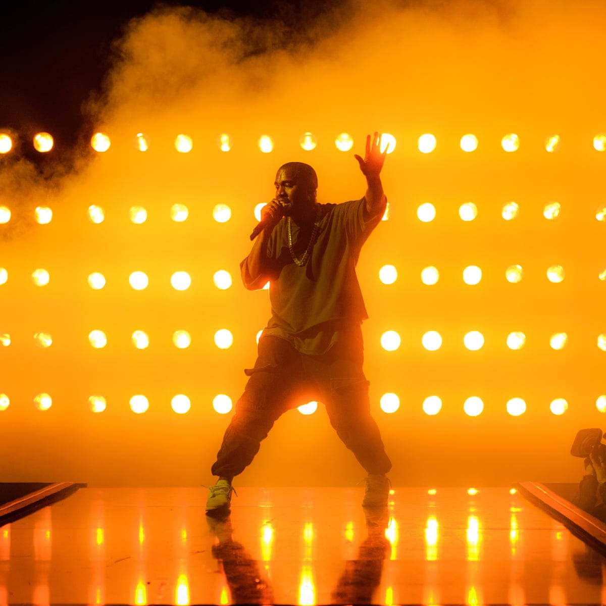 Kanye West Saint Pablo, glowing orange grid of stage lights, smoke swirling around, SD Desktop Wallpaper