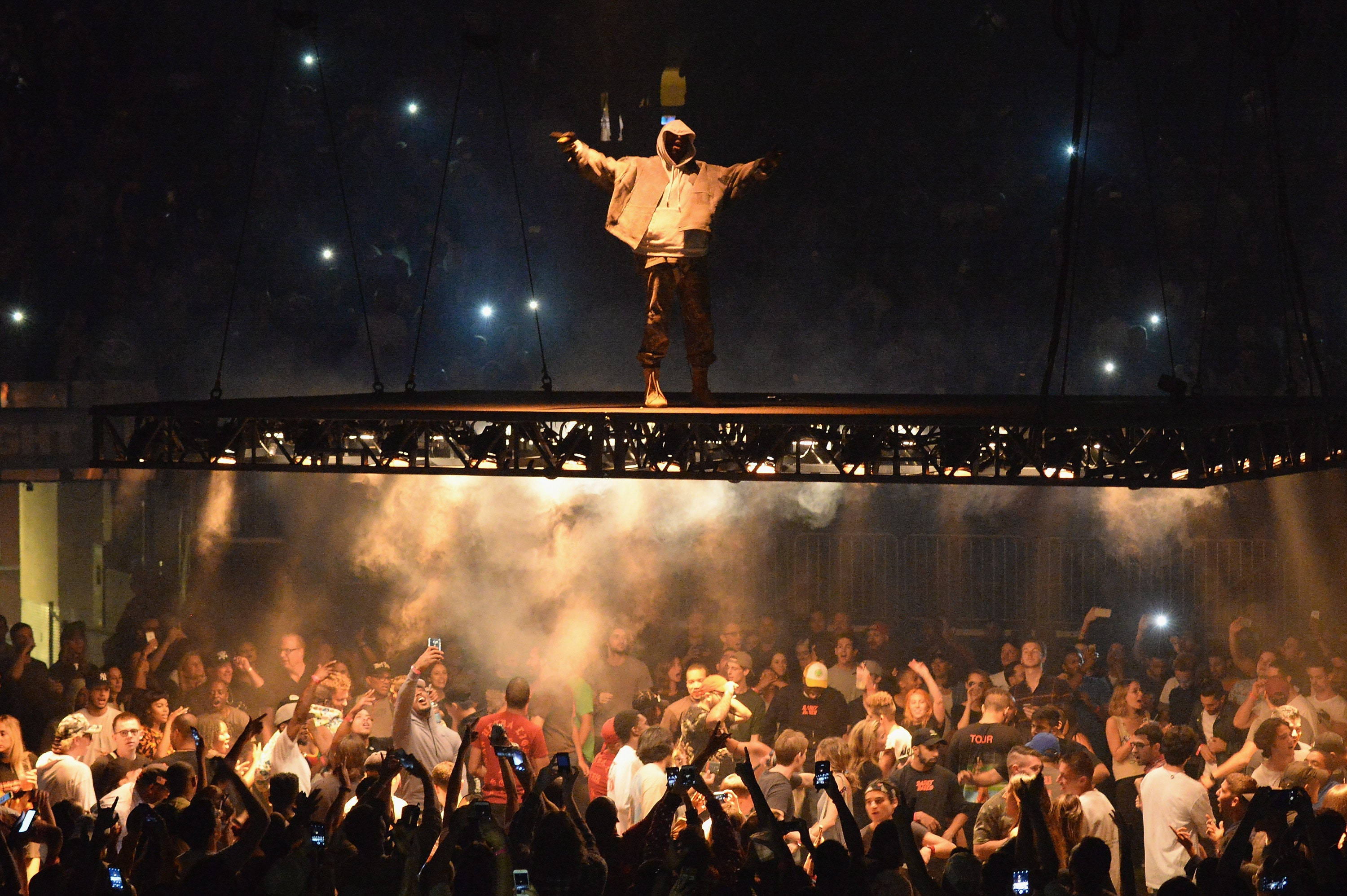 Kanye West Saint Pablo, hoodie, suspended stage, 2K Desktop Wallpaper
