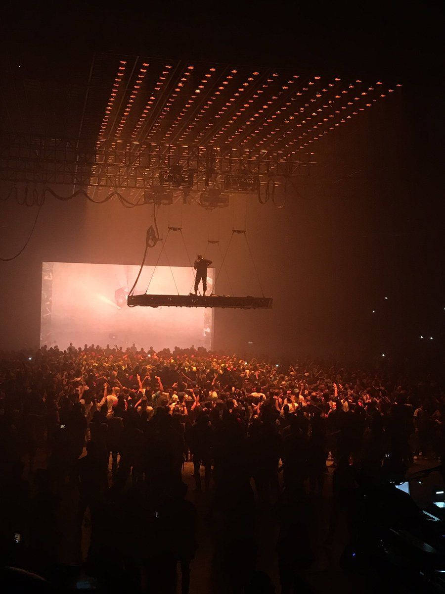 Kanye West Saint Pablo, suspended platform, roaring crowd, SD Phone Wallpaper