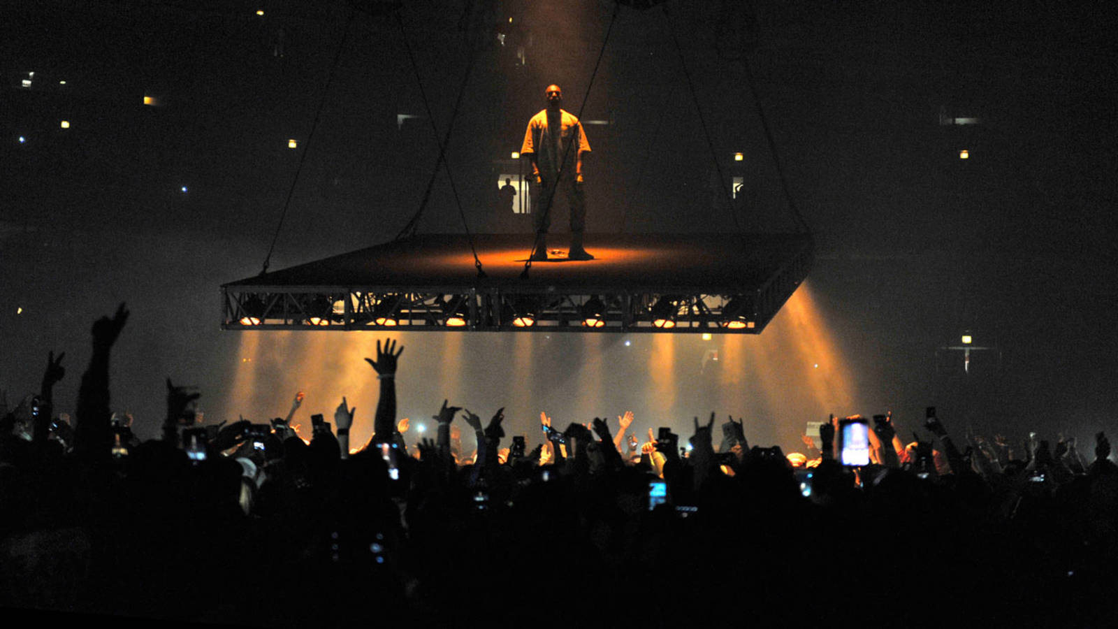 Kanye West Saint Pablo, suspended stage, sea of raised hands, HD Desktop Wallpaper