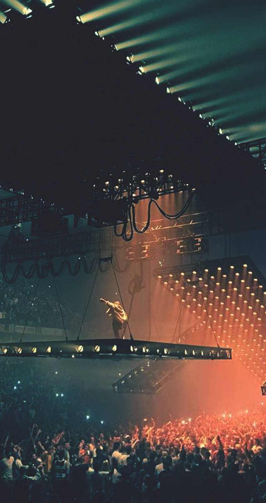 Kanye West Saint Pablo, raised stage, roaring crowd, HD Phone Wallpaper