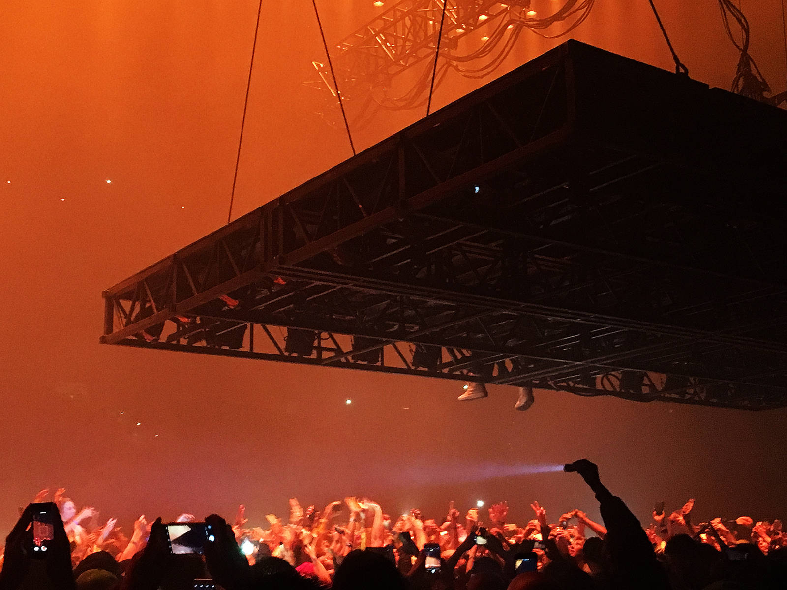 Kanye West Saint Pablo, suspended stage rig, roaring crowd, HD Desktop Wallpaper
