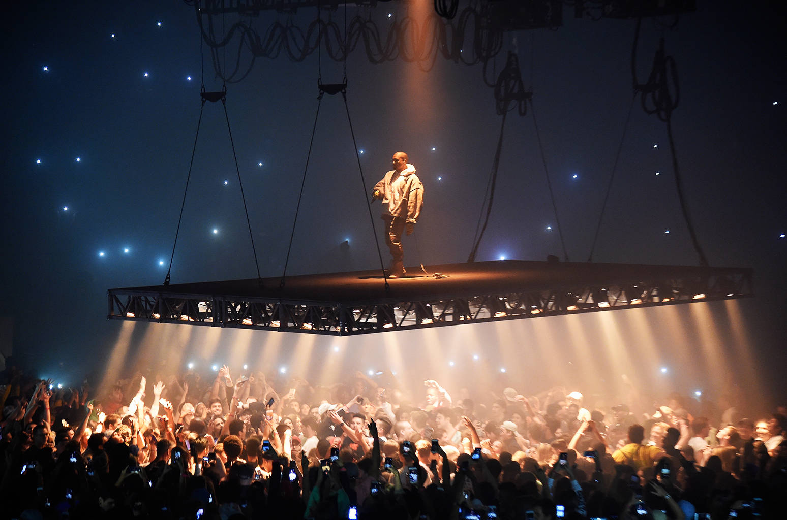 Kanye West Saint Pablo, suspended stage, roaring crowd, HD Desktop Wallpaper