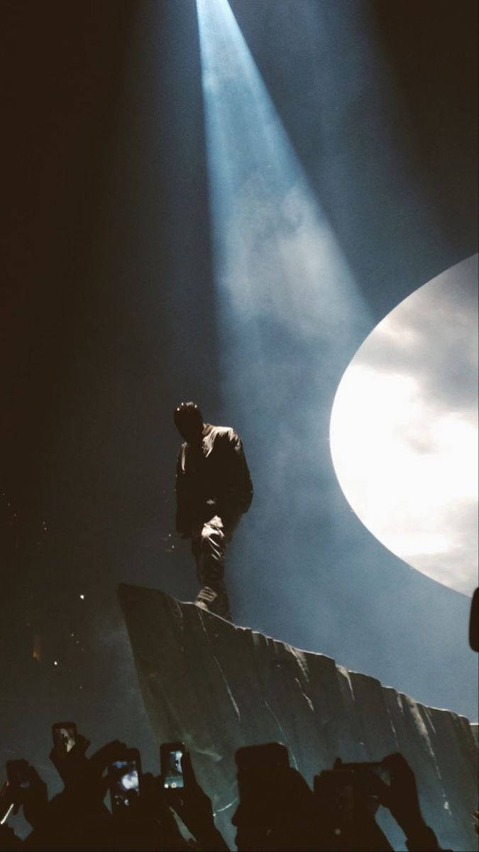 Tall Stage Kanye West Android, jagged stage, dramatic spotlight, SD Phone Wallpaper
