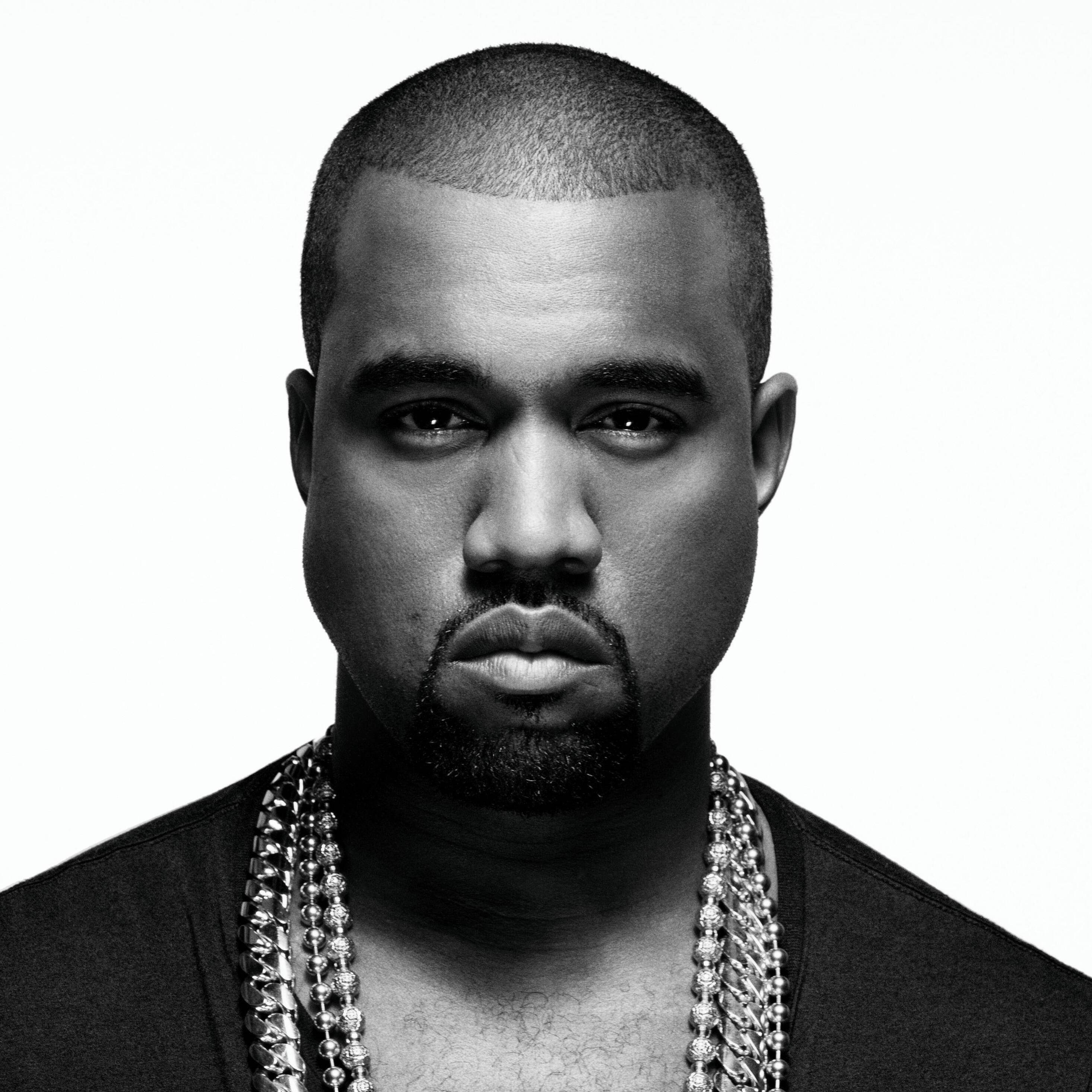 Kanye West, shaved head, thick chains, 2K Desktop Wallpaper