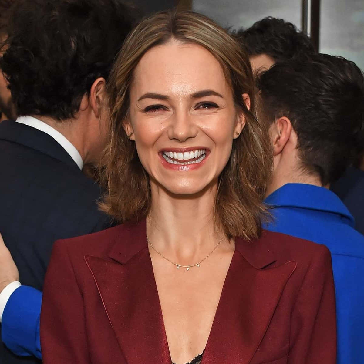 Kara Tointon, deep red blazer, warm brown hair, SD Desktop Wallpaper