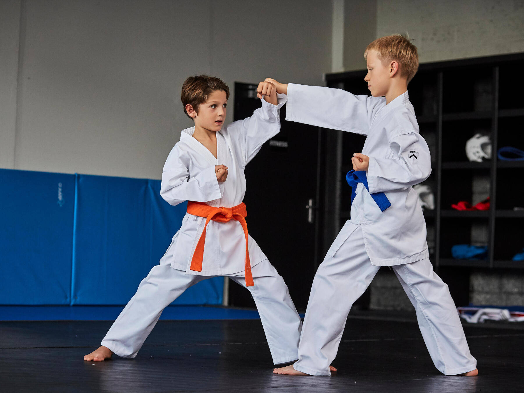 karate gi, orange and blue belts, dark mat, HD Desktop Wallpaper