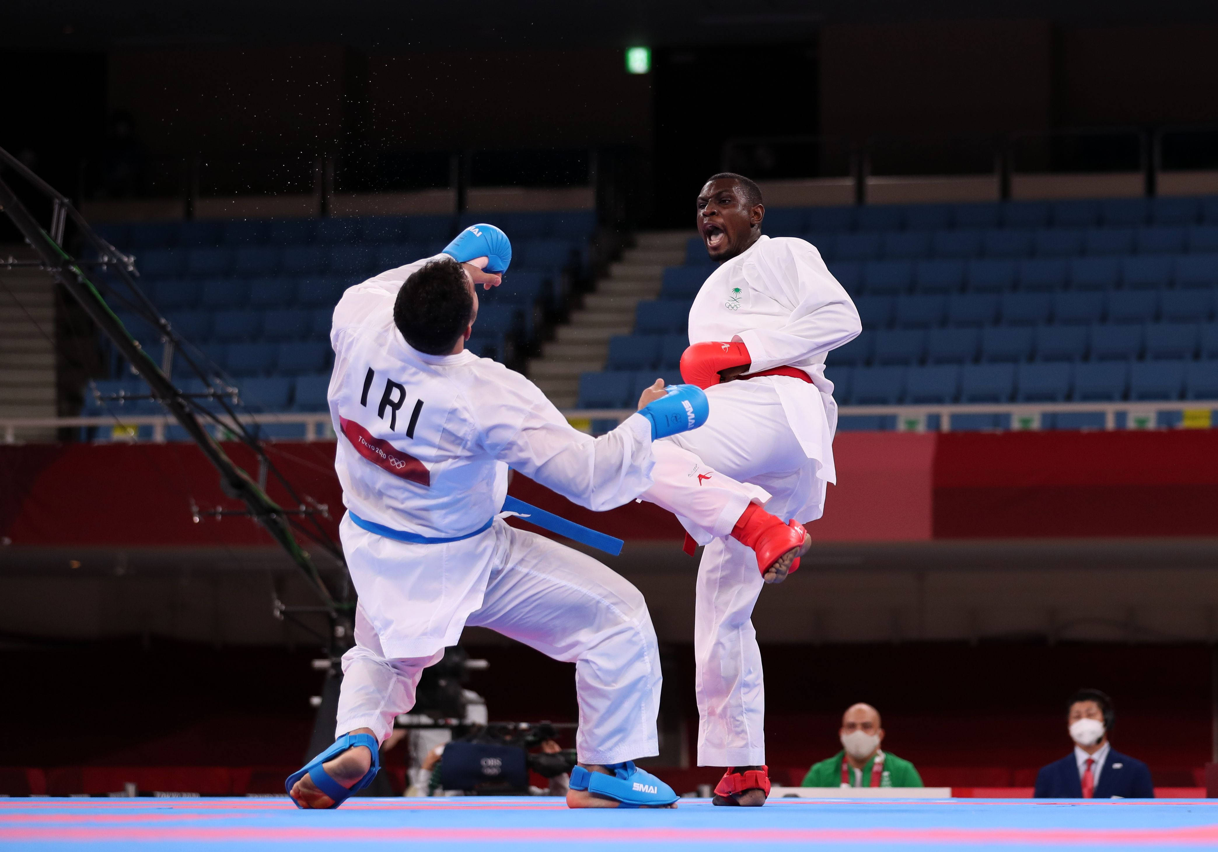 karate match, white gi, blue mat, 4K Desktop Wallpaper