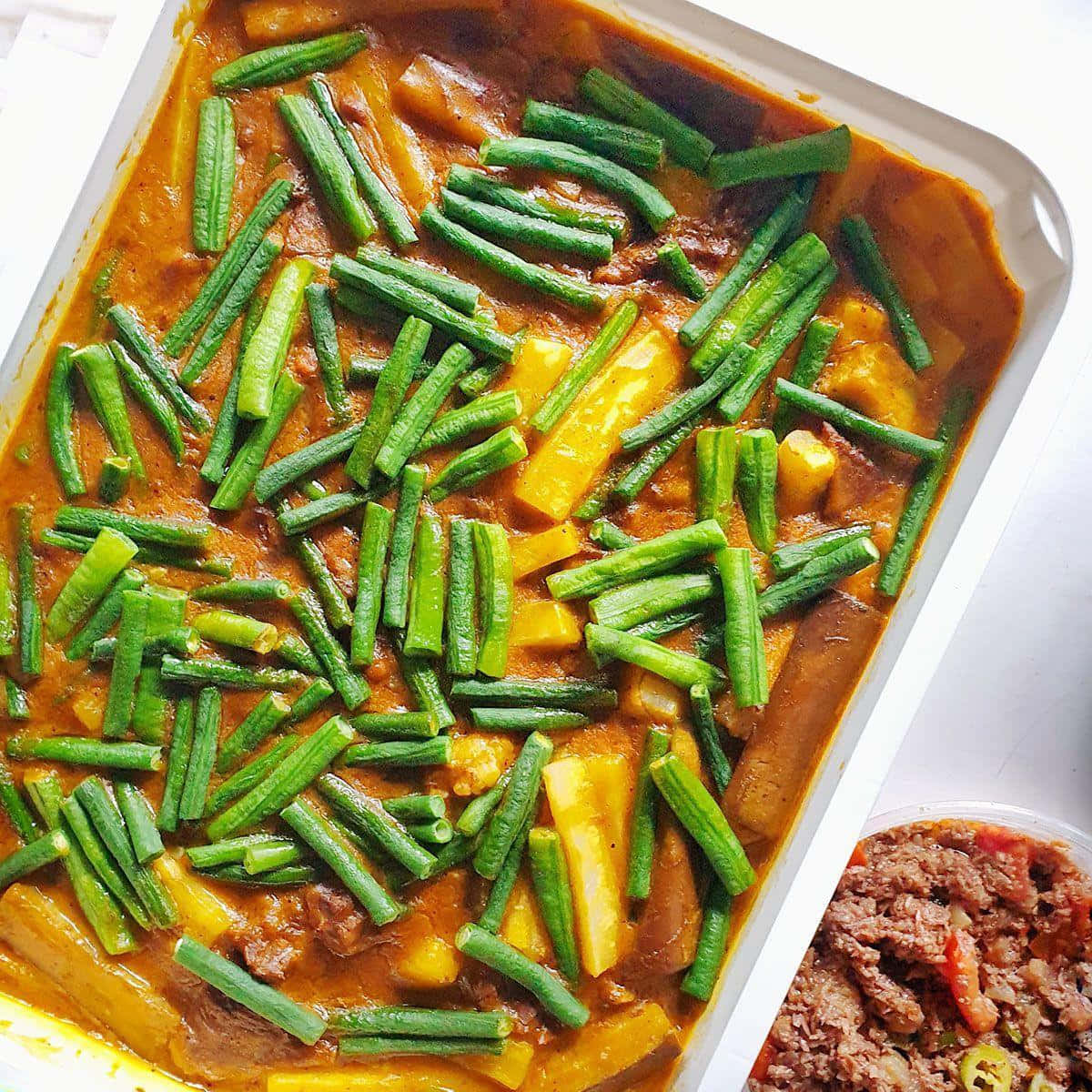 vegan kare-kare, orange curry, green okra, SD Desktop Wallpaper