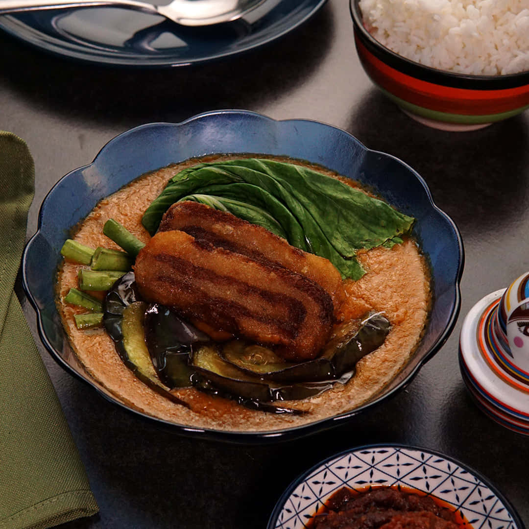 Kare-kare, blue scalloped bowl, savory stewed pork belly, SD Desktop Wallpaper