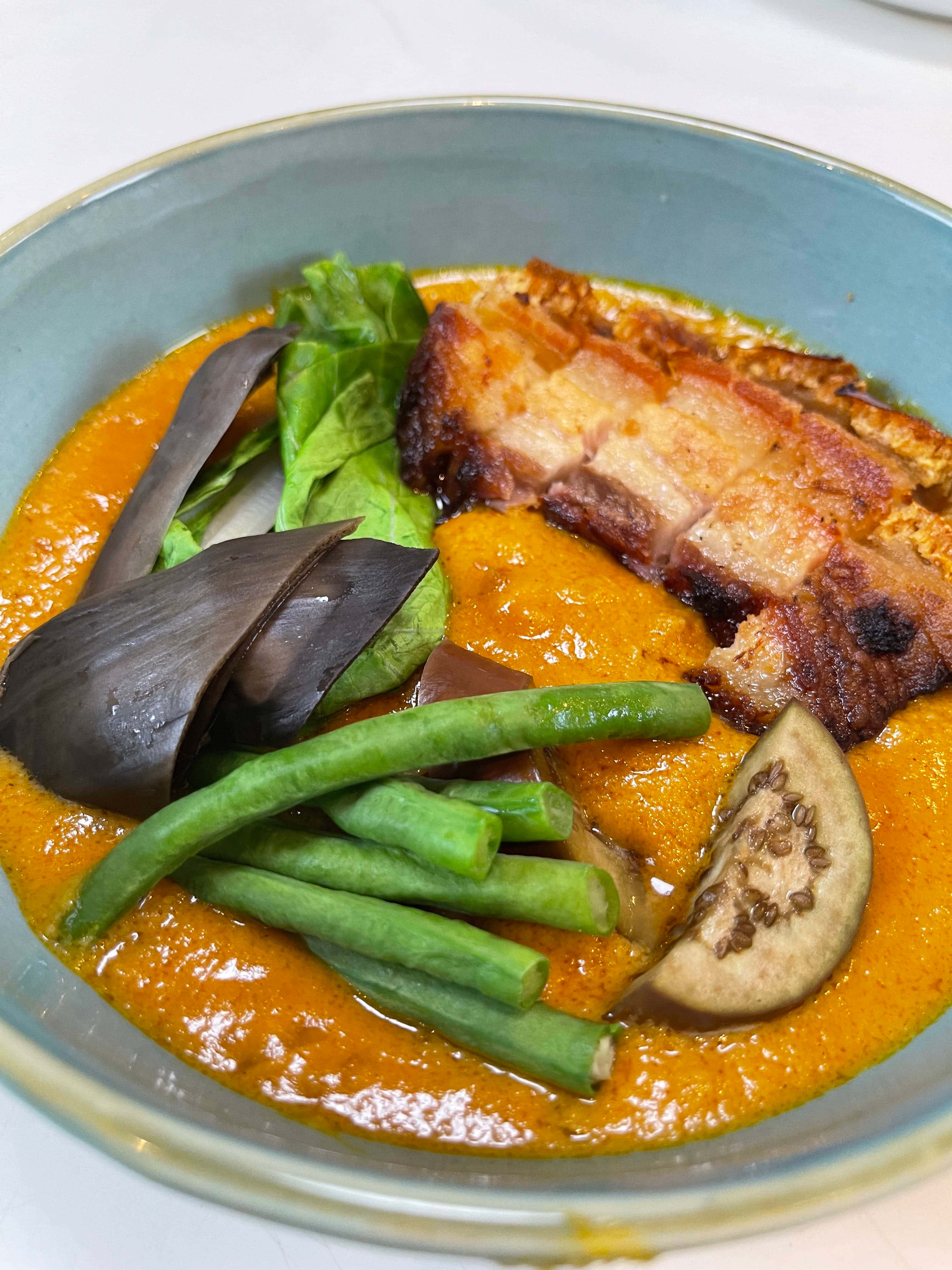 Kare-kare, orange curry, crispy pork belly, 4K Phone Wallpaper