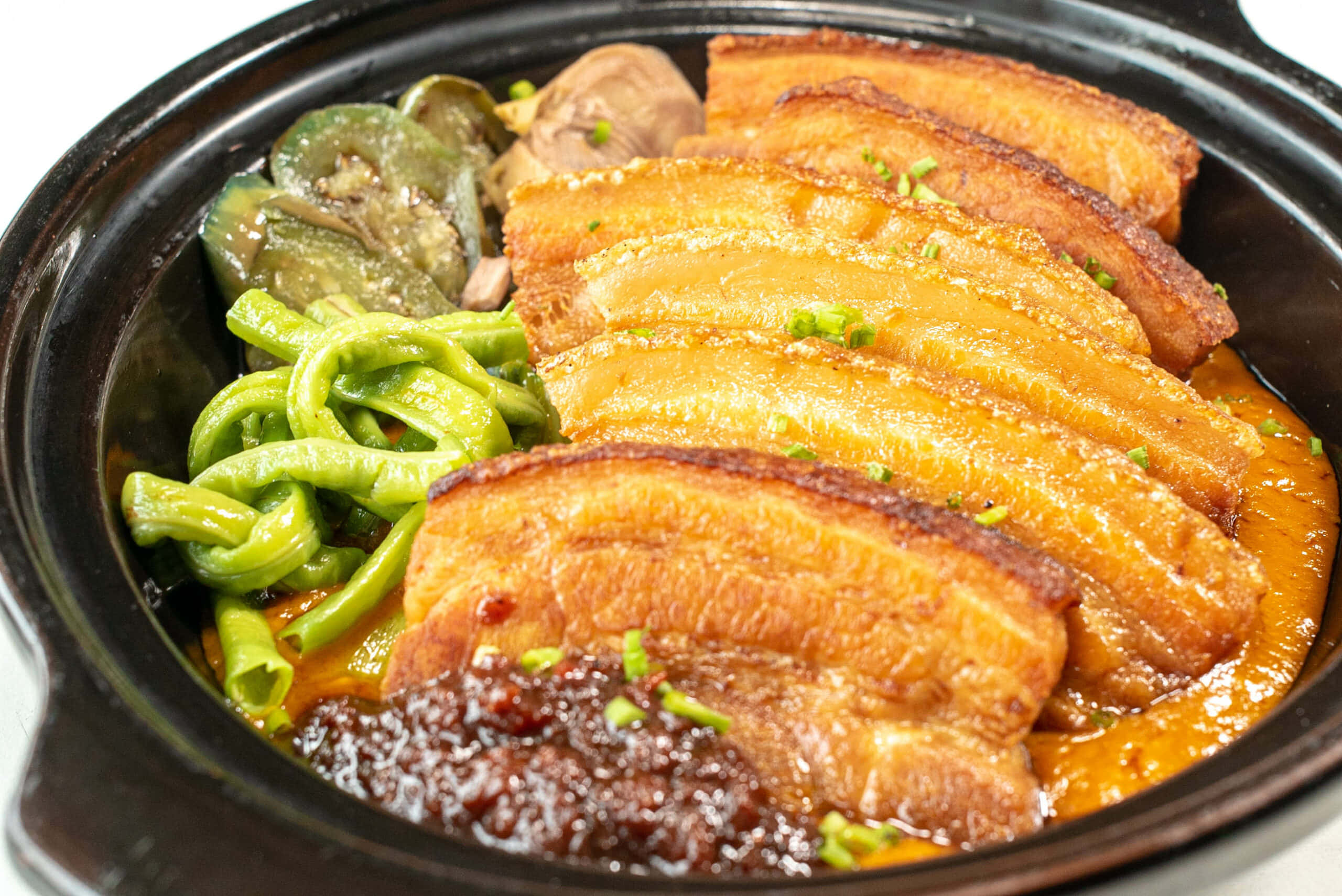 Kare-kare, clay pot, glossy braised pork belly, 2K Desktop Wallpaper