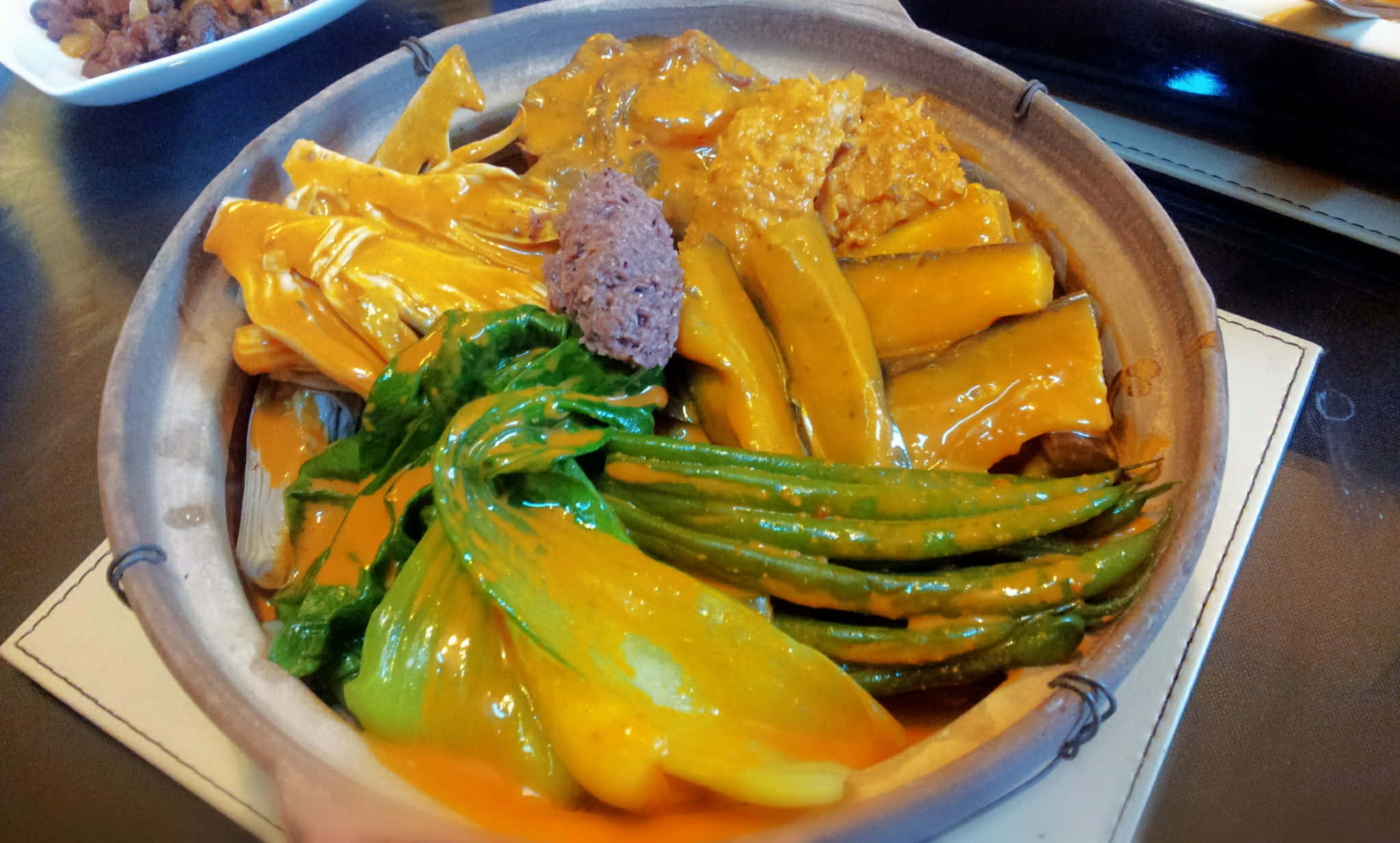 Kare-kare, clay pot, vibrant yellow curry, Full HD Desktop Wallpaper
