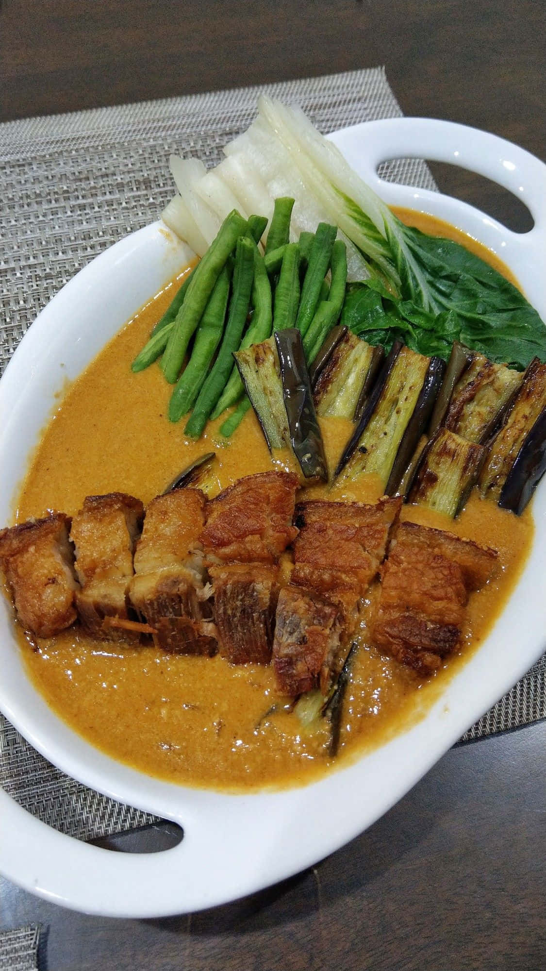 Kare-kare, crispy pork belly, rich orange curry sauce, Full HD Phone Wallpaper