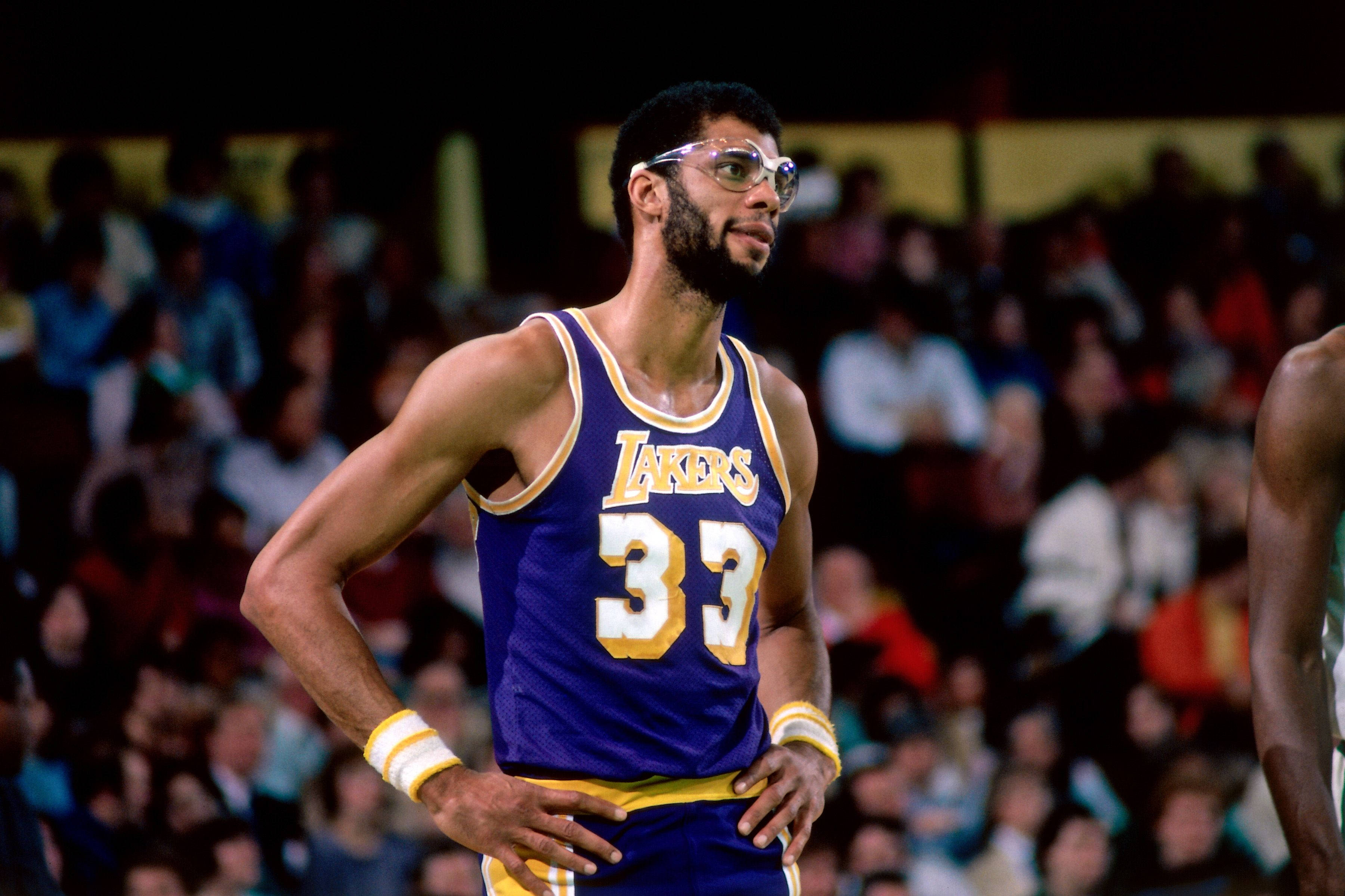 Kareem Abdul-Jabbar, purple Lakers jersey, number 33, 2K Desktop Wallpaper