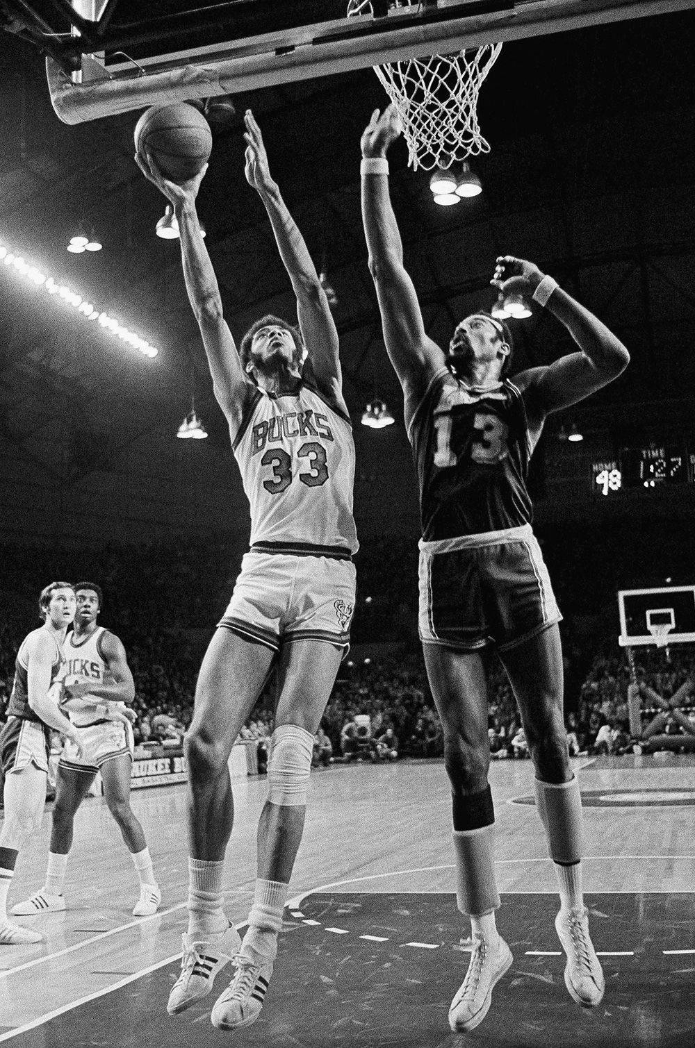 Kareem Abdul-Jabbar, black and white, basketball players, HD Phone Wallpaper