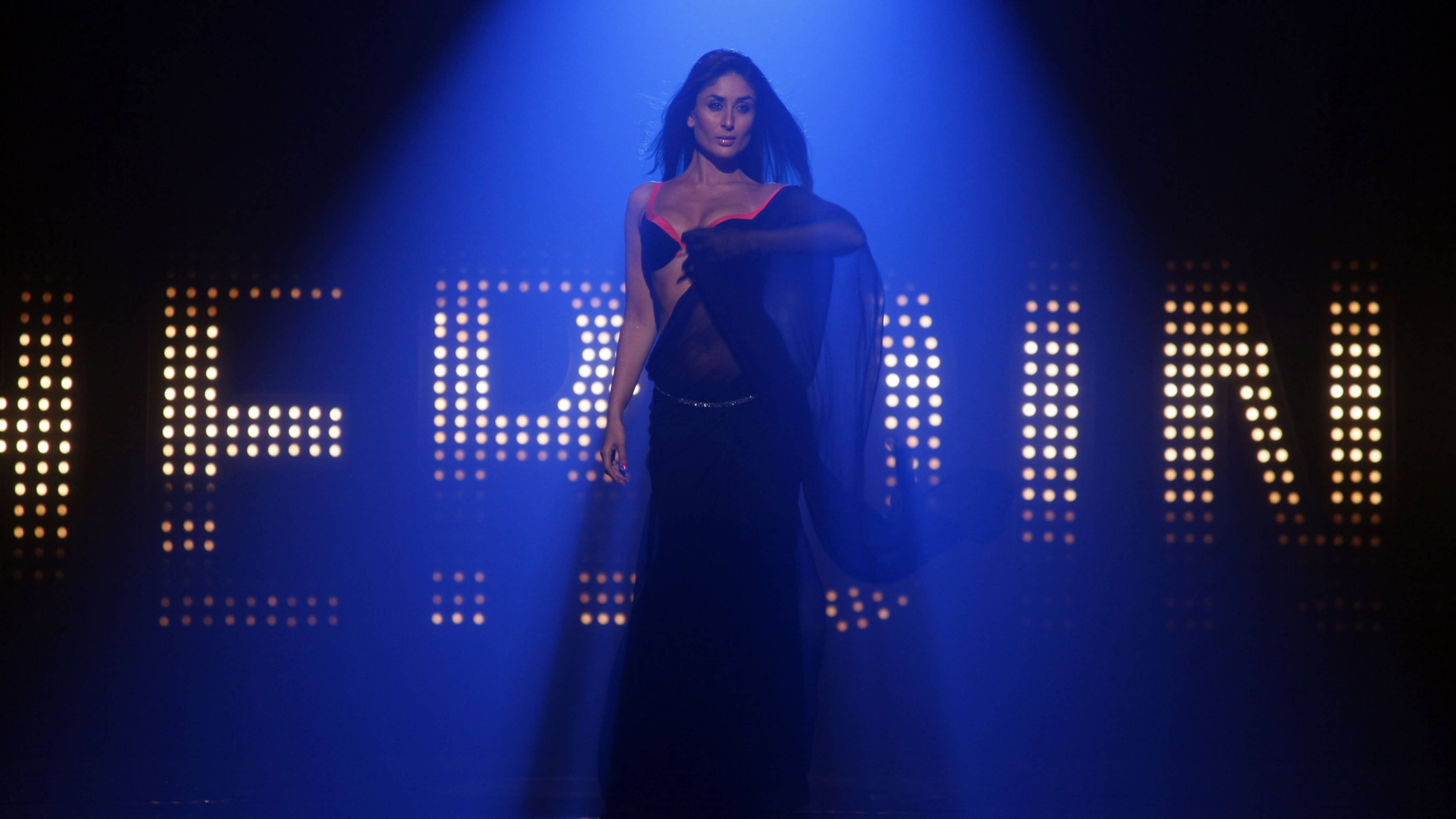 Kareena Kapoor, black gown, blue spotlight, 4K Desktop Wallpaper
