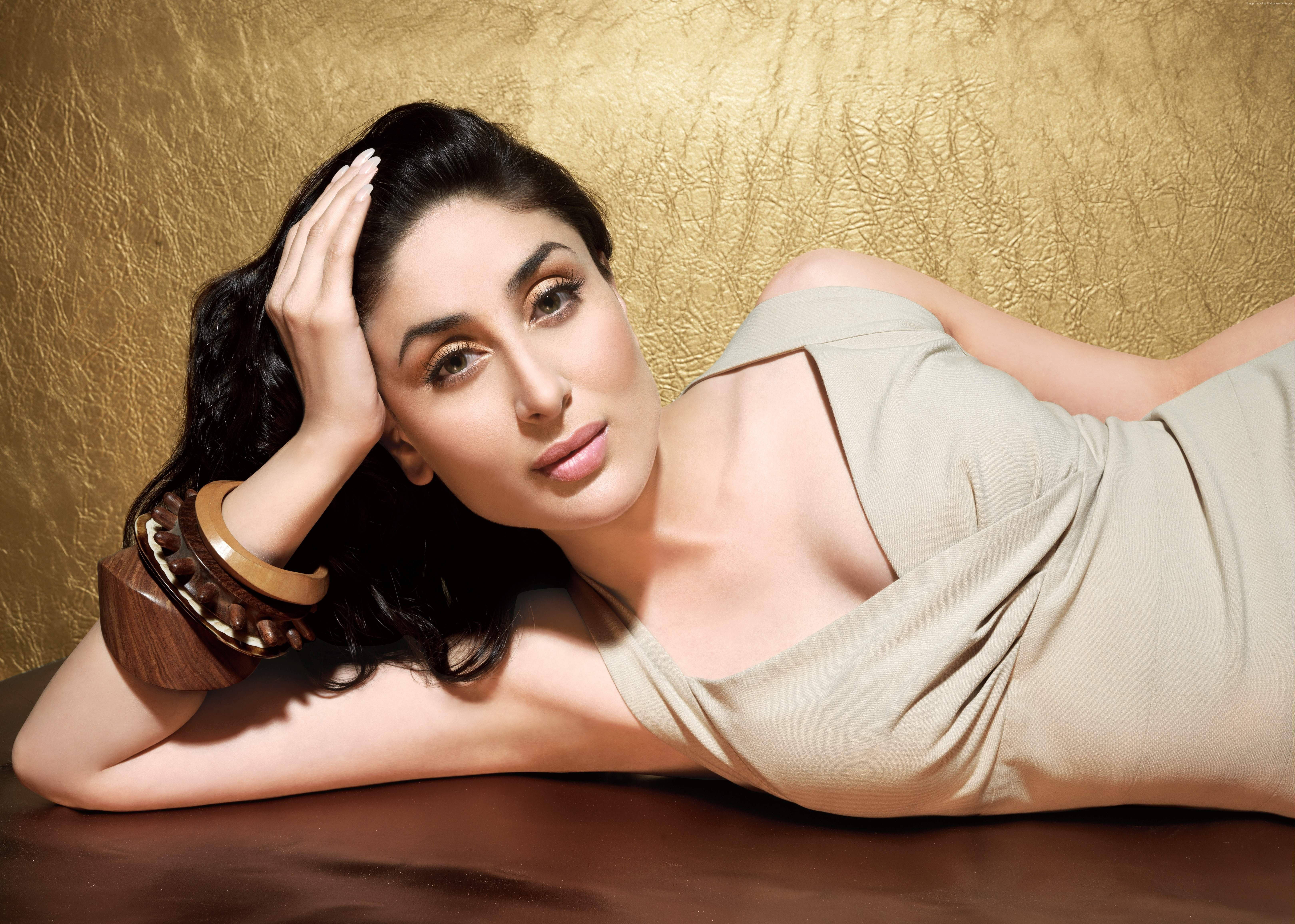 Kareena Kapoor, dark hair, wooden surface, 5K Desktop Wallpaper