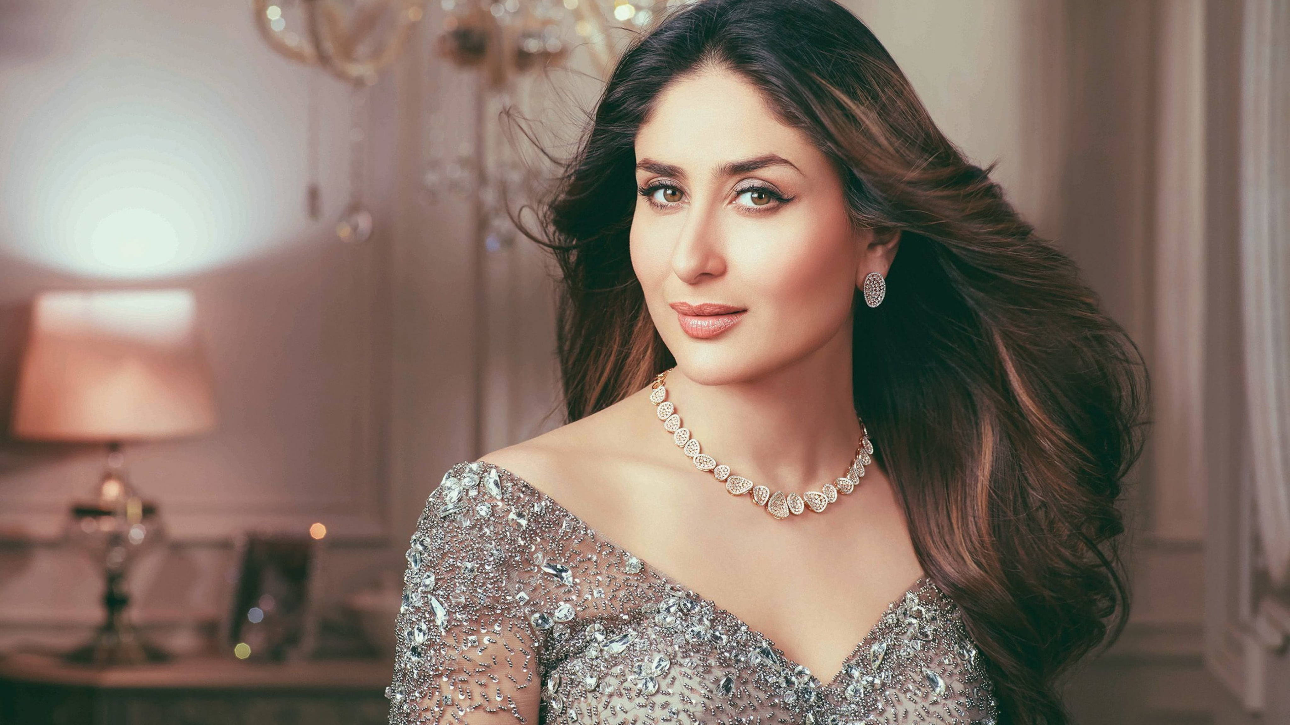 Kareena Kapoor, diamond jewelry, silver gown, 4K Desktop Wallpaper