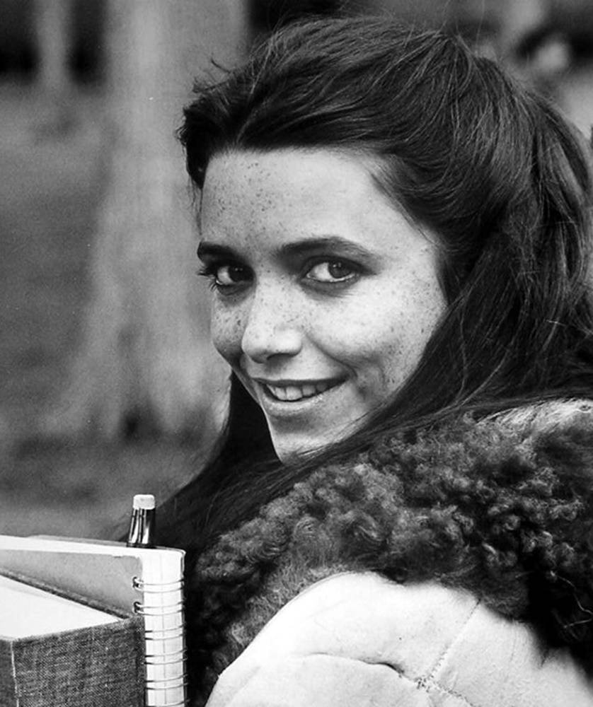 Karen Allen, freckles, dark hair, SD Phone Wallpaper