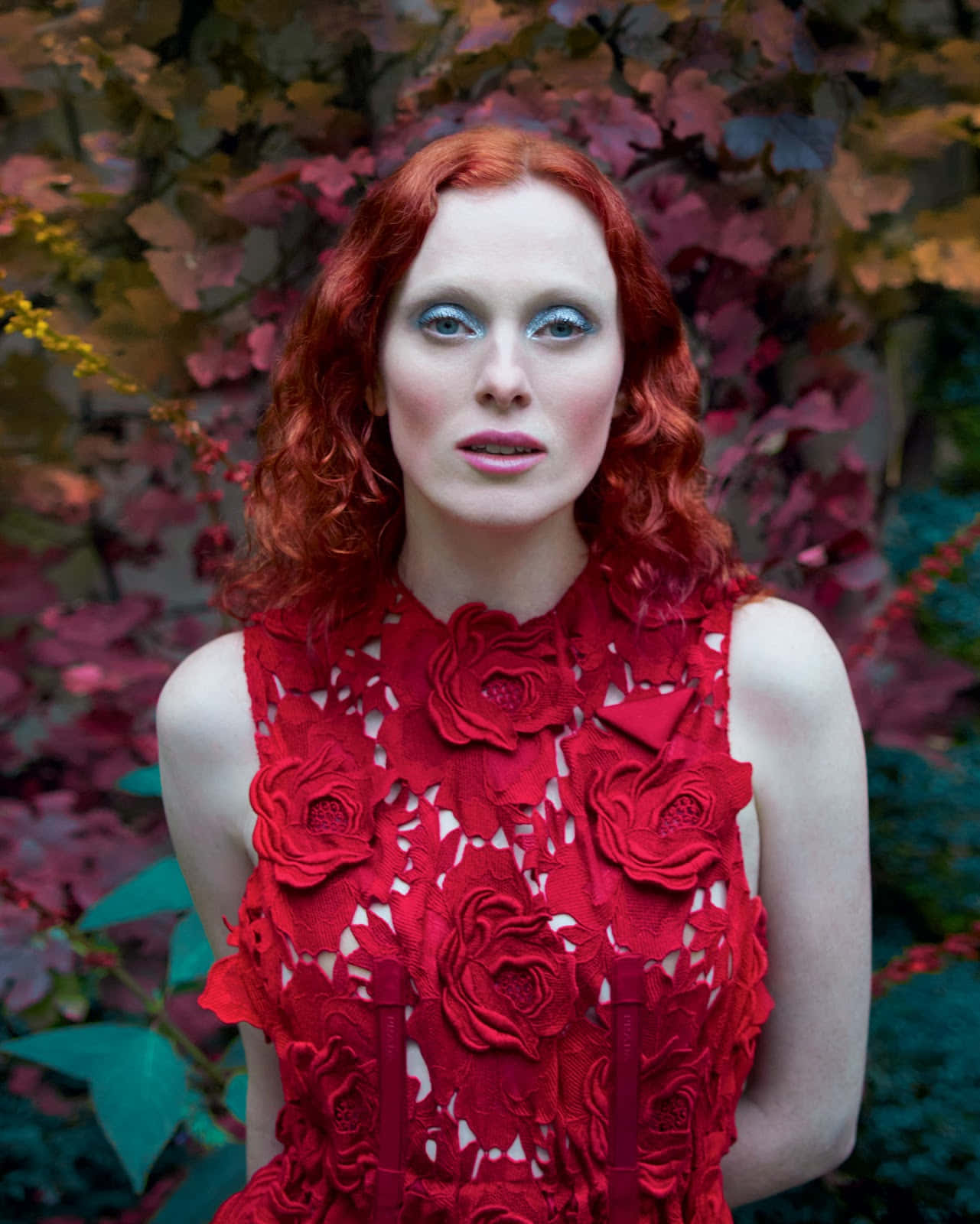 Karen Elson, red dress, red rose-adorned dress, HD Phone Wallpaper