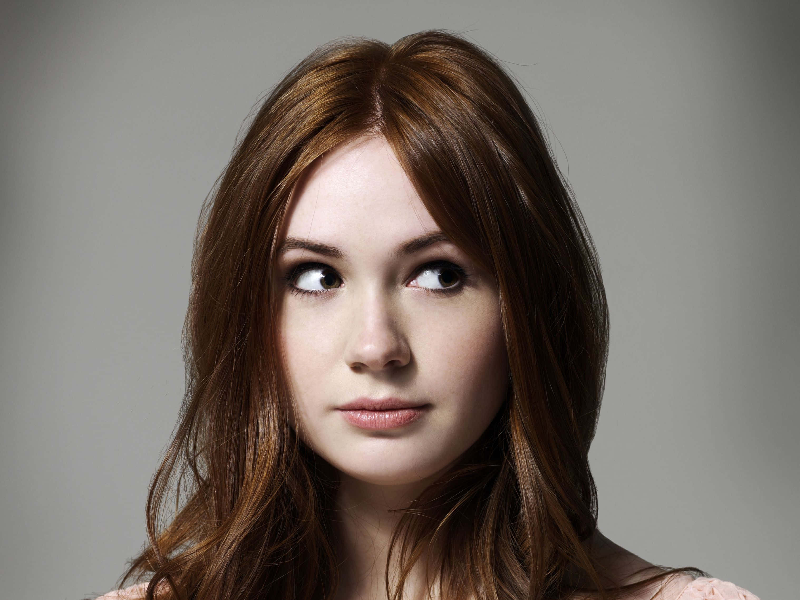 Karen Gillan, auburn hair, wide eyes, 2K Desktop Wallpaper