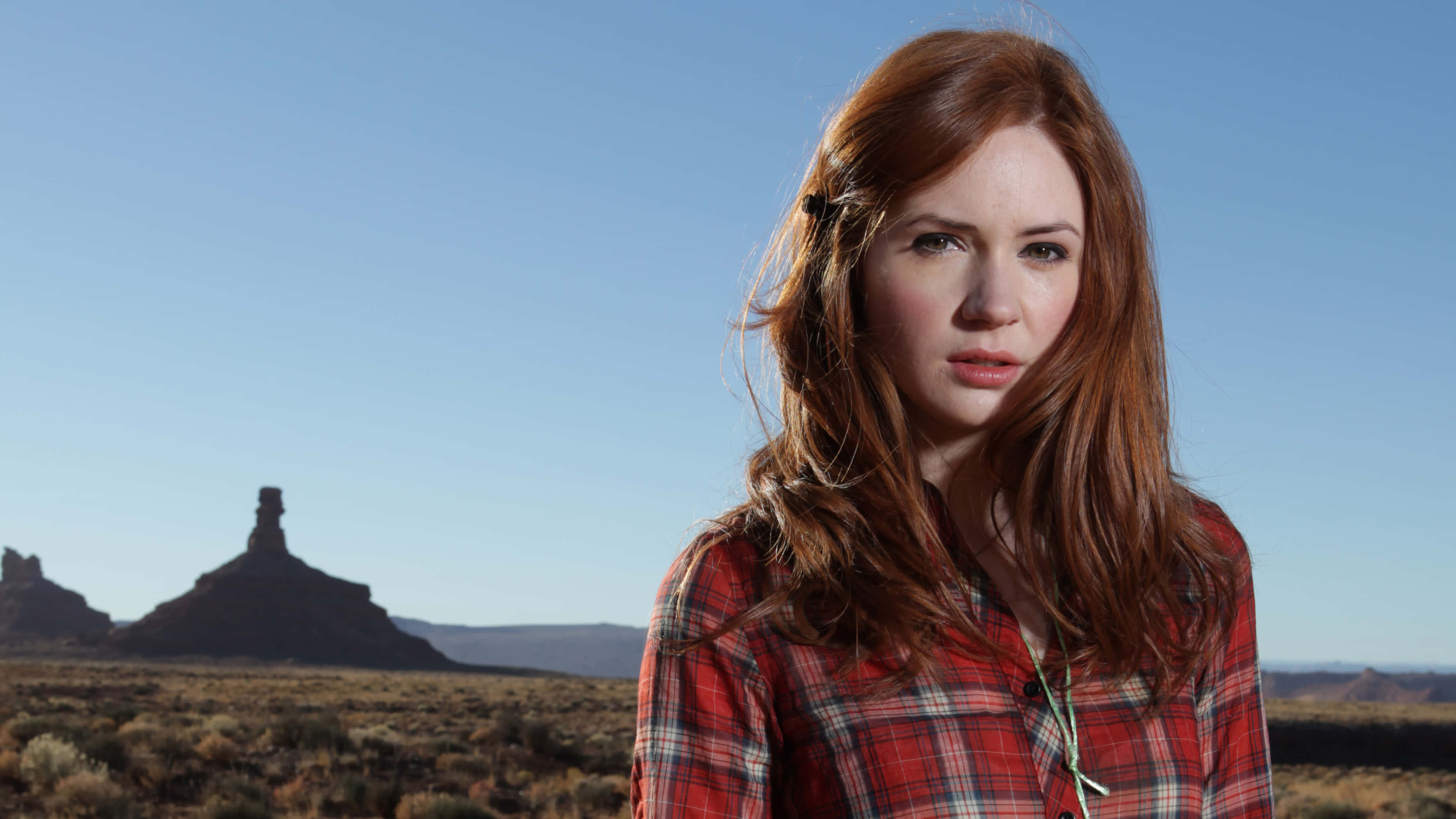 Karen Gillan, red hair, plaid shirt, 2K Desktop Wallpaper