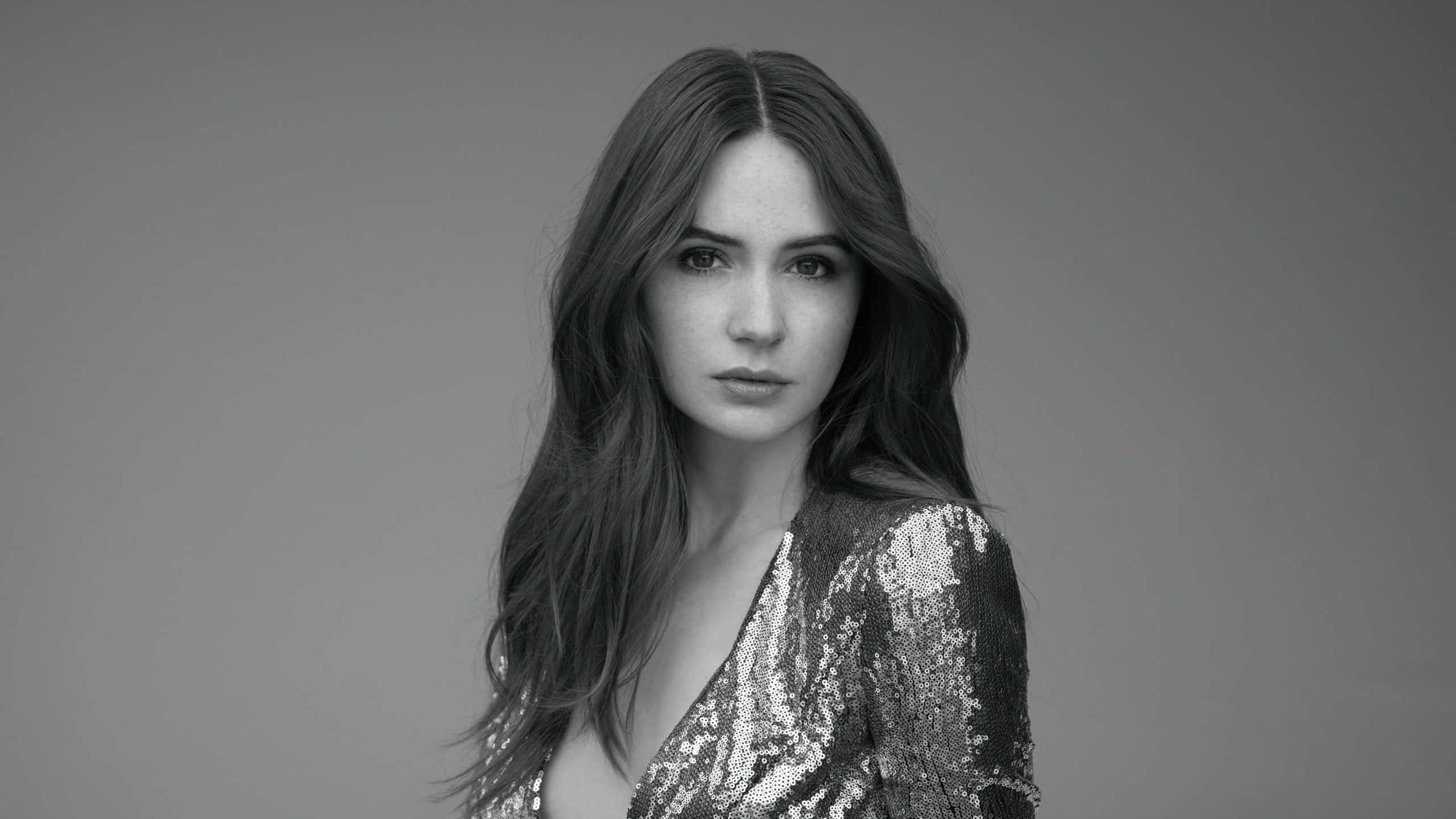 Karen Gillan, red carpet, black and white portrait, 2K Desktop Wallpaper