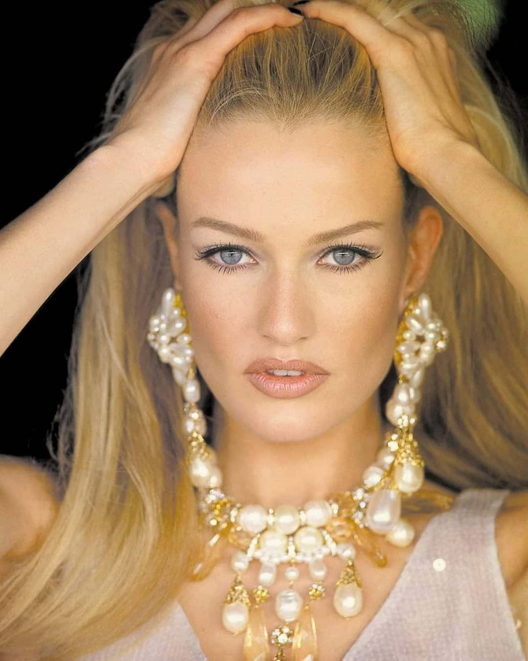 Karen Mulder, blonde woman, striking blue eyes, HD Phone Wallpaper