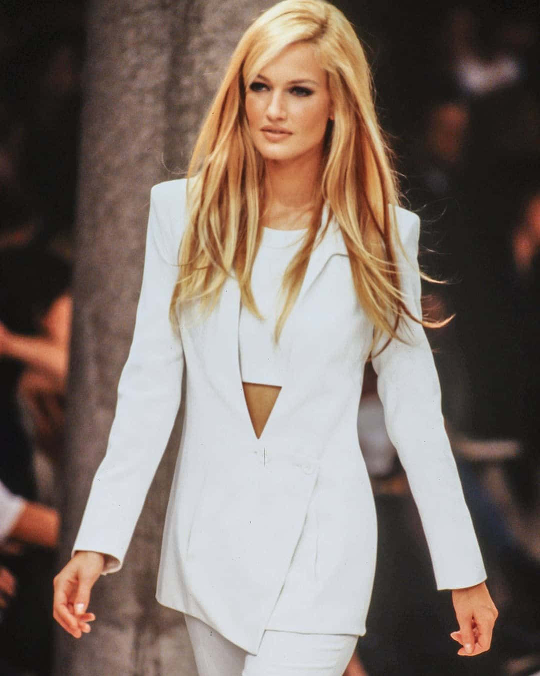 Karen Mulder, white tailored suit, cutout detail, HD Phone Wallpaper
