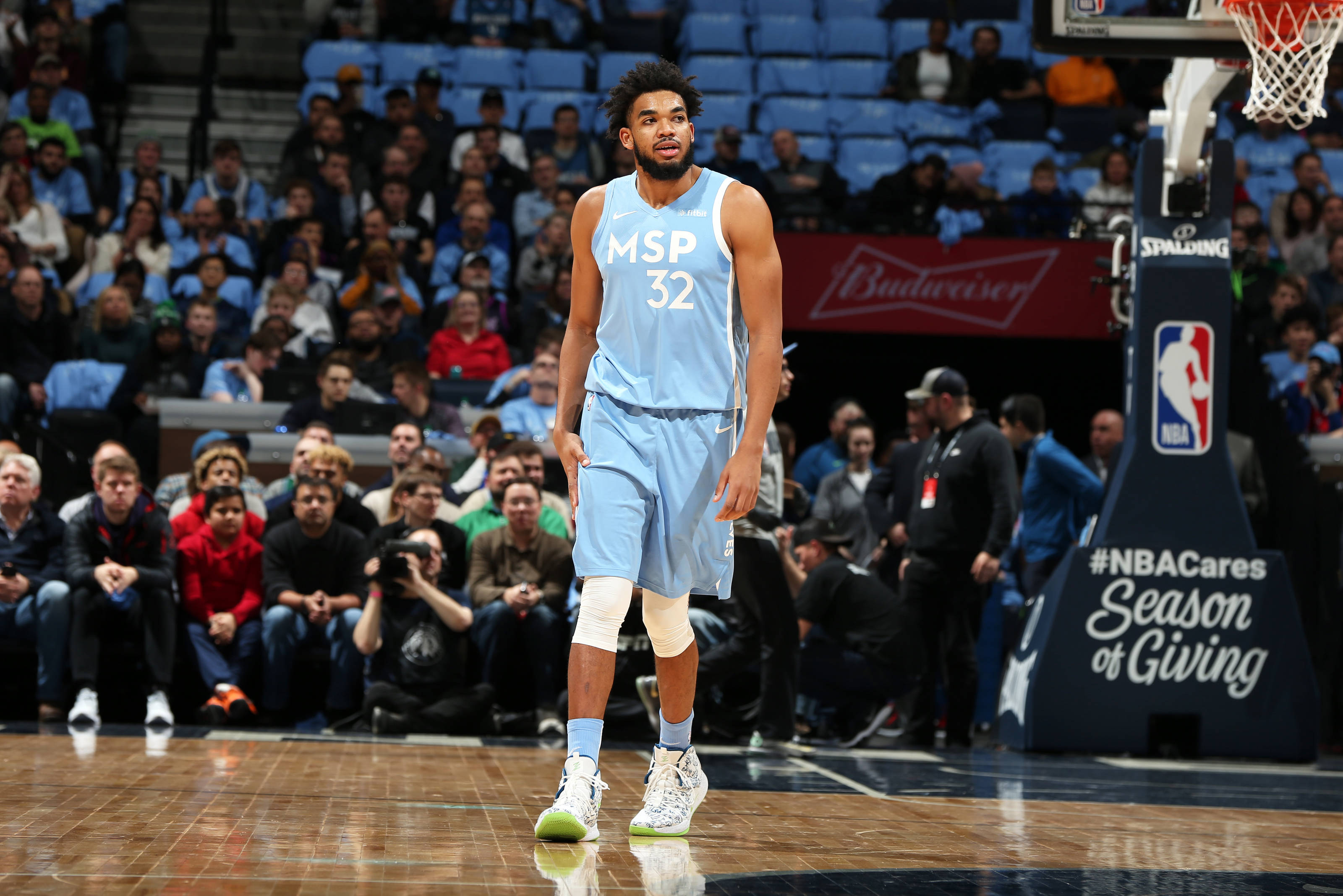 Karl-anthony Towns, light blue jersey, number 32, 2K Desktop Wallpaper