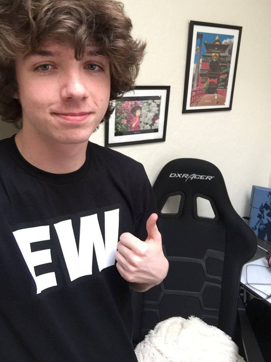 Karl Jacobs, Ew Shirt, gaming chair, SD Phone Wallpaper
