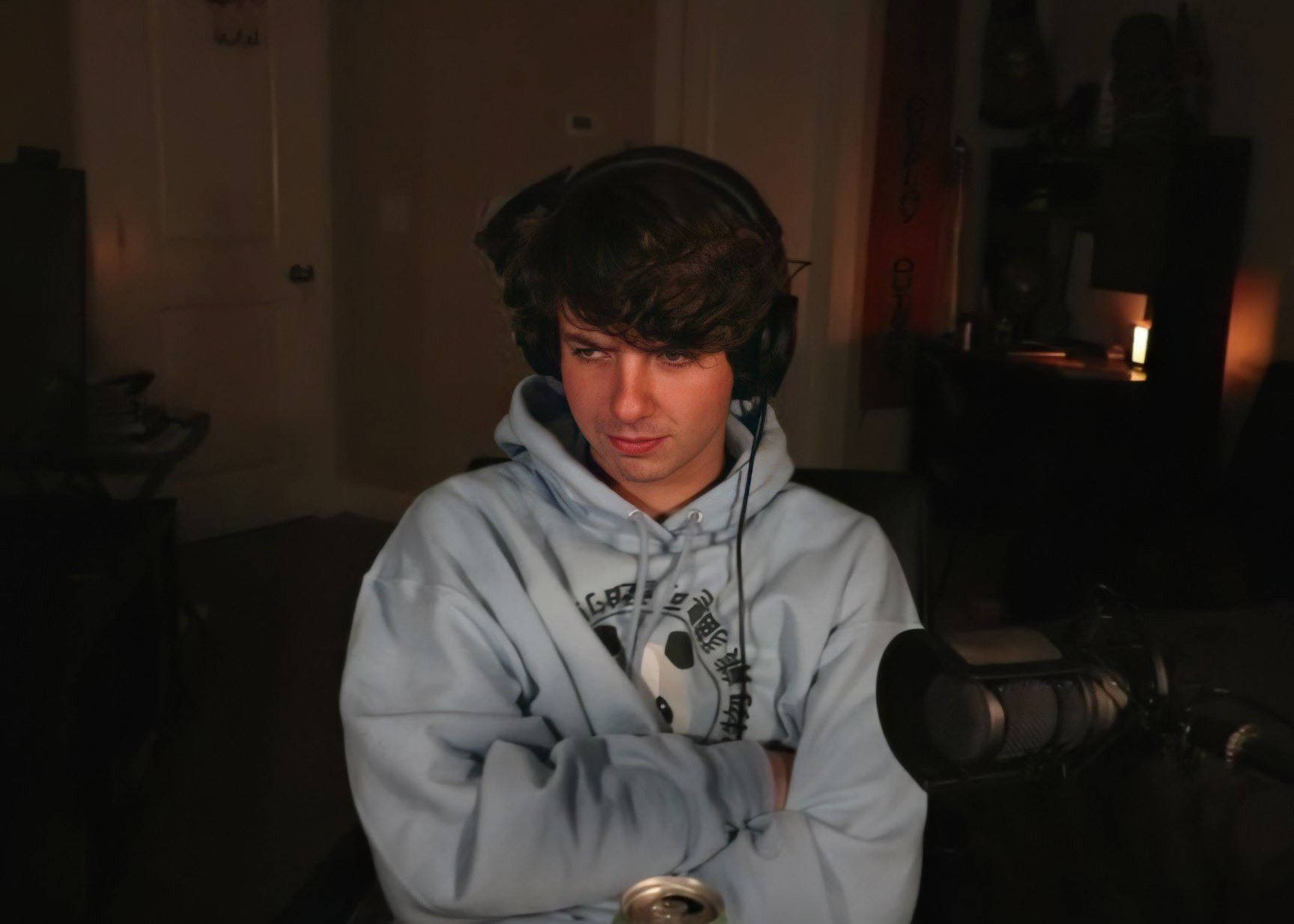Karl Jacobs, light blue hoodie, headphones, HD Desktop Wallpaper