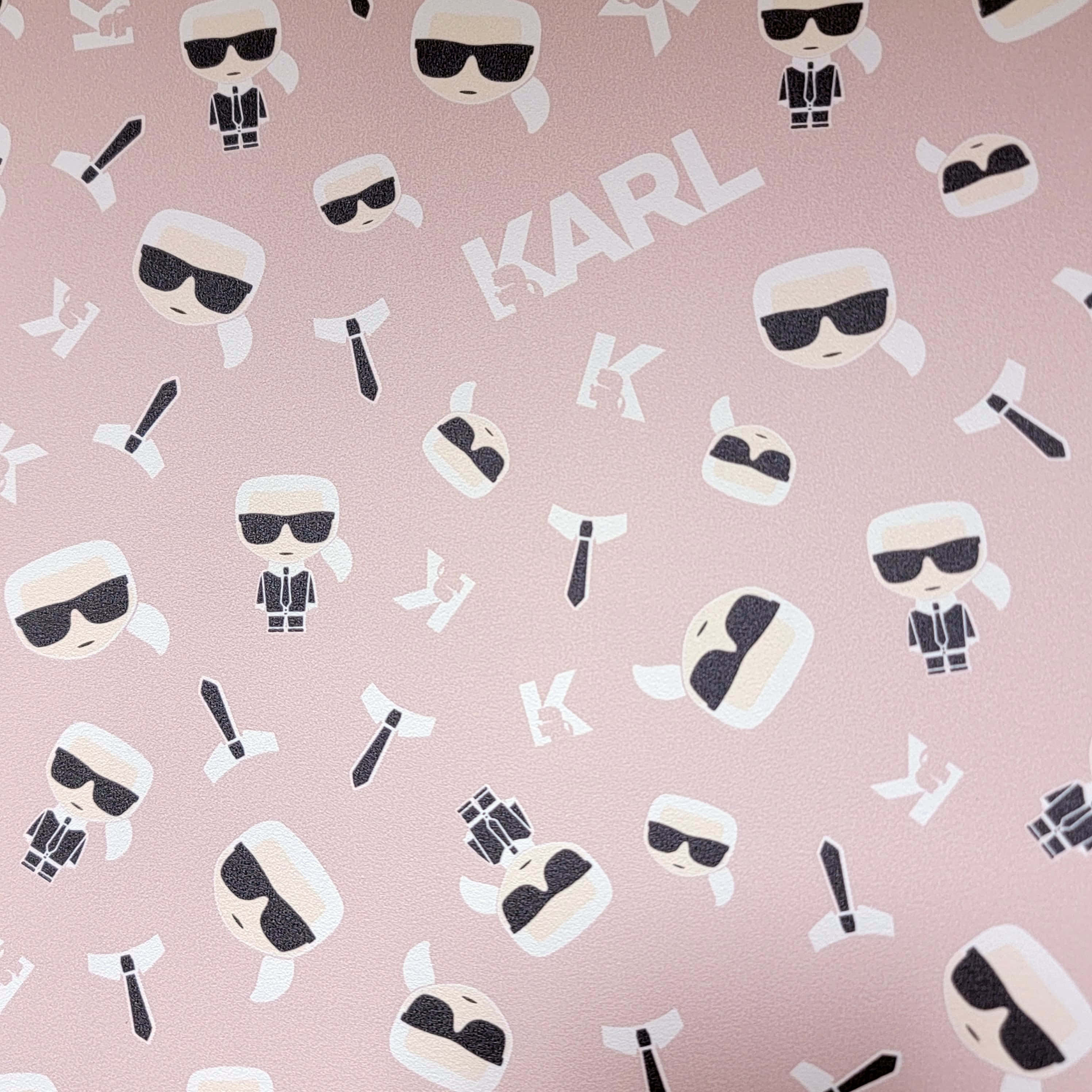 Karl Lagerfeld, pink textured wallpaper, repeating cartoon Karl Lagerfeld icons, 2K Desktop Wallpaper