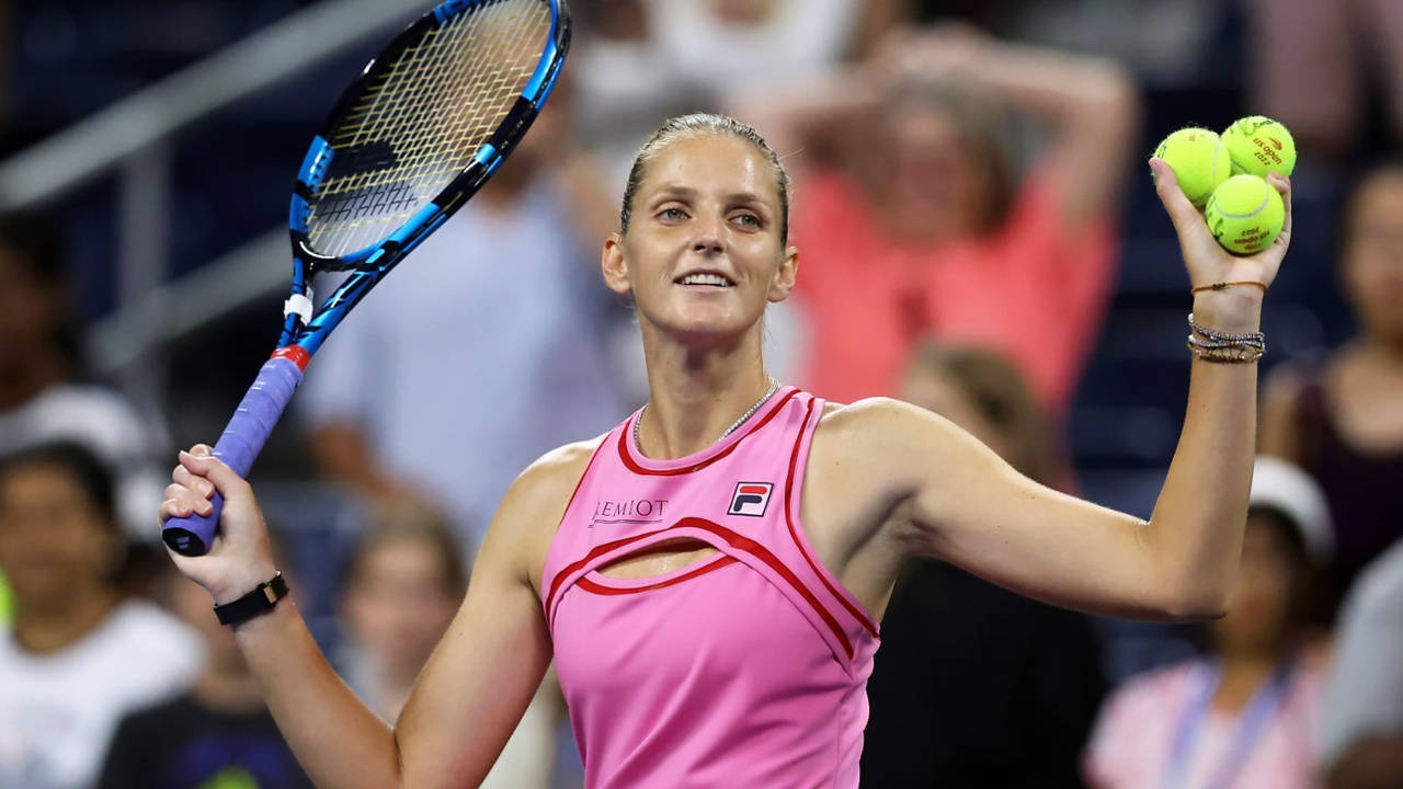 Karolina Pliskova, pink outfit, bright yellow tennis balls, HD Desktop Wallpaper