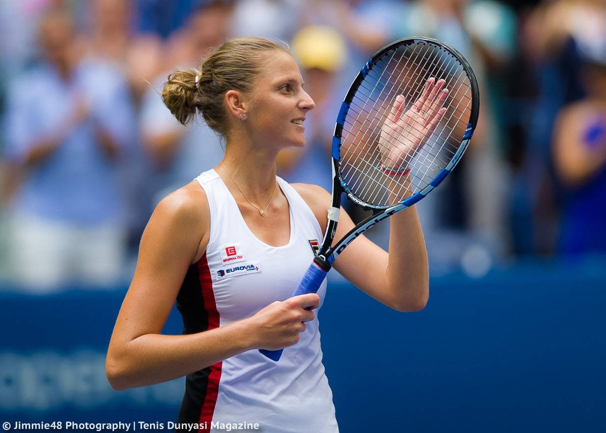 Karolina Pliskova, blue court, racket, SD Desktop Wallpaper